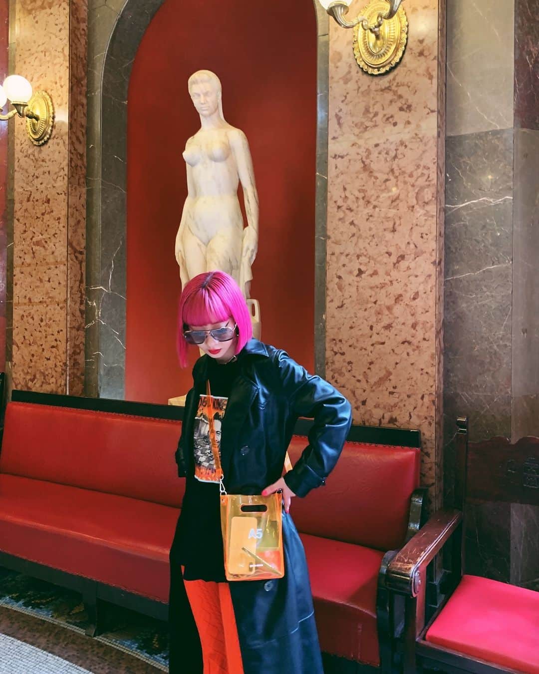 のインスタグラム：「ただいま🇯🇵 昨日の夜日本に帰ってきたよ。 初めてのハンガリーはとても良い時間を過ごせました💓🇭🇺 今年もたくさん初めての場所に行けたらいいなぁ。  #amiayatrip」