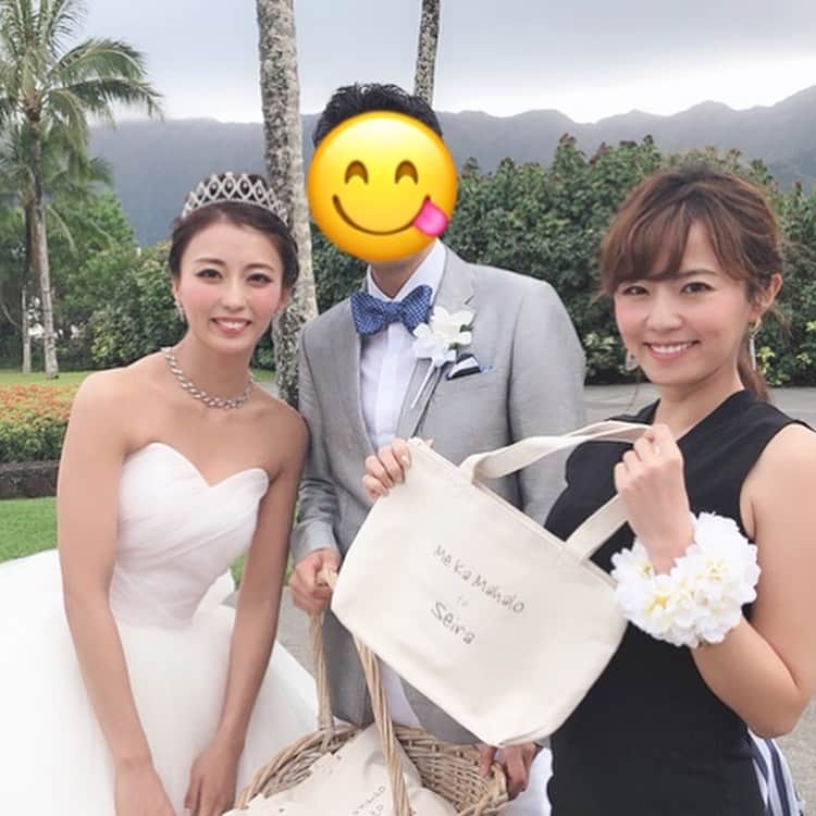 岩崎静羅さんのインスタグラム写真 - (岩崎静羅Instagram)「☺︎ 今回のハワイ最大のイベント 大好きなまなてぃの結婚式に行ってきました^ ^ 幸せいっぱいのお二人と 素敵すぎる時間を共有できて嬉しかったー！！ また一つ大切な節目を一緒に過ごせて幸せでした♡ これからも色んなおめでとうを 一緒にお祝いしていけますよーに^ ^ * ♡末永ーーくお幸せに♡ * #hawaii #ハワイ #wedding #海外挙式 #ハワイ挙式 #bff #ありがとう #結婚式  #素敵 #綺麗な花嫁 #君に幸あれ ♡」4月2日 18時48分 - seeeeiiiiraaaa