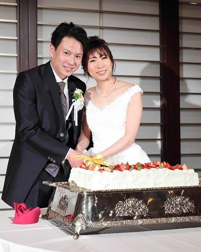 楽婚【公式】Instagramさんのインスタグラム写真 - (楽婚【公式】InstagramInstagram)「@rakukon をフォローして 『#楽婚』をつけて、 お写真の投稿大歓迎♡ 公式IGでリグラムされるかも！？ . ♥楽婚の先輩カップル Takahiro ＆ Moe 会場：#京都東急ホテル >>>https://www.rakukon.com/couple/takahiro-%EF%BC%86-moe/ . ゲストへのおもてなしを第一にご準備を進めて来られたおふたりはお食事にこだわり、 楽しんでいただけて、ゲストの方に気持ちがしっかりと伝わり大成功♬ .  Webでご予約はTOPのURLより♡ ⇒@rakukon . #楽婚 #rakukon #ベストブライダル  #wedding #ウェディング #フォトウェディング #プレ花嫁 #卒花 #日本中のプレ花嫁さんと繋がりたい #プラコレ #marryxoxo #ウエディングニュース #花嫁 #卒花嫁 #2019年春婚  #2019年夏婚 #2019年冬婚  #結婚式準備 #weddingdress #ウェディングフォト #ケーキカット #結婚式」4月2日 18時59分 - rakukon