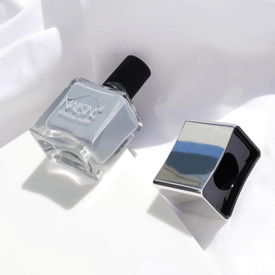 NAILS INCさんのインスタグラム写真 - (NAILS INCInstagram)「.﻿ ﻿ エフォートレスな色めきで指先を﻿ モードに彩るシャドウブルー。﻿ ﻿ □ SENDING NUDES / So Nude﻿ ﻿ #nailsinc#polish #manicure ﻿﻿﻿﻿﻿ #ネイルズインク#ネイルポリッシュ﻿﻿﻿﻿﻿ #速乾性ポリッシュ#マニキュア﻿﻿﻿﻿﻿ #センディングヌーズ」4月2日 18時51分 - nailsinc.jp