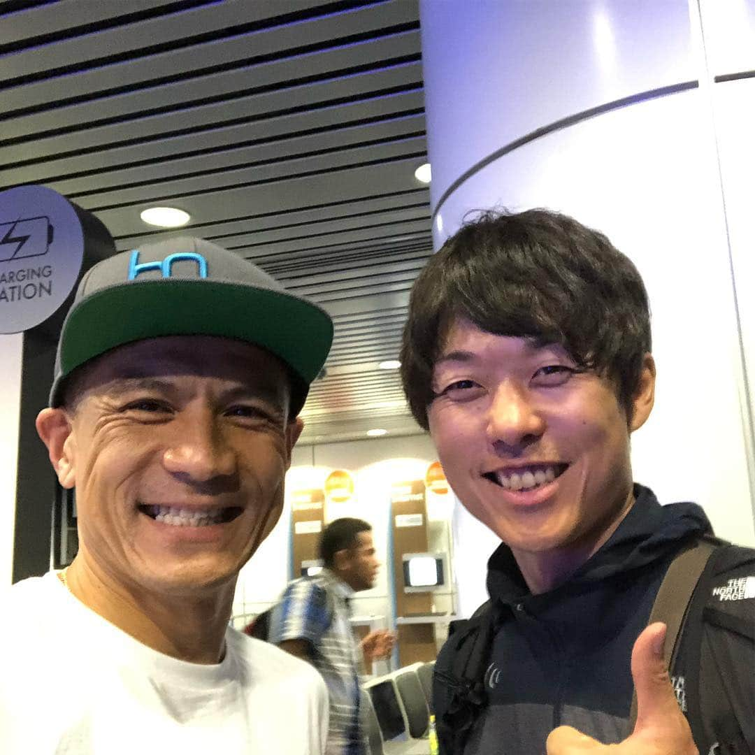 平山ユージさんのインスタグラム写真 - (平山ユージInstagram)「マレーシア🇲🇾から日本🇯🇵に到着しました。 作秋、広島の講演でアルパインツアーの山田さんと出会ったのがきっかけで[平山ユージと行く]「マレーシア最高峰、キナバル山登頂とヴィアフェラータの旅」の企画が出来上がりました。6日間の旅ですが、登山だけではなく海や川の企画も楽しかったです。昨日、最終日はマムテック島で日本より数ヶ月先の夏の海を満喫、海から見えるキナバル山を遠く眺め充実感に浸っていました。2015年から4年ぶりのキナバル山はまた一つこれから先にプランを練る為のきっかけになりそうです。今回参加された皆様、そして企画をしてくれたアルパインツアーの山田さん、楽しい旅をお供させて頂きありがとうございました。またぜひ、次のツアーでお会いしましょう！！ @mountaintorq  @thenorthfacejp  #alpinetour #kinabalu」4月2日 18時52分 - yuji_hirayama_stonerider