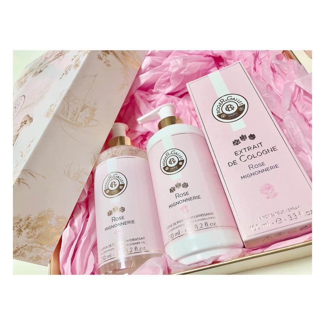 後藤理沙子さんのインスタグラム写真 - (後藤理沙子Instagram)「ROGER&GALLET( @roger_gallet_jp )のエクストレドコロンシリーズから誕生するボディケアの新商品をget💗  私が選んだ香りはローズ ミニョヌリ🌹コロンだけつけるのも良いんだけど、シャワージェルとボディローションもセットで使うと香りに温かみが加わって凄く落ち着く☺️ 「この人なんだか気になるな〜」って思う時はいつも香りがきっかけ🤫❤（笑）香りは人の印象を大きく左右すると思います。  パッケージも可愛いからお部屋に置いてるだけでもテンションあがりますね💋 * #rogergallet  #ロジェガレ  #cologne  #香り #rose  #showergel  #bodylotion  #タカシマヤゲートタワーモール  #名古屋 #ナゴリック  #nagolic」4月2日 18時57分 - risako_goto