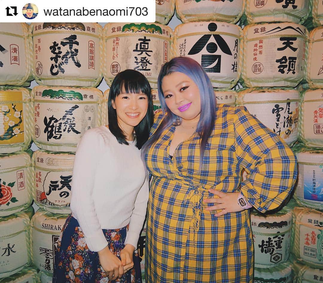 Netflix Japanさんのインスタグラム写真 - (Netflix JapanInstagram)「#Repost @watanabenaomi703 with @get_repost ・・・ ときめきお片づけの神とお片づけ出来ないただの食欲の神 in NY まさかの、こんまりさんとお食事できるなんて。 見た目も真逆なのに、楽しくお話させて頂きました！こんまりさん優しい。 緊張で右手の置き方分からなくなってエロじじぃみたいな触り方になっちゃったw しかも、このメンバーで、新元号発表を和食屋in NYで見届けるなんてw ときめきー☝️チーム日本🇯🇵 次の日学校の先生にこんまりさんとご飯食べたって言ったらひっくり返ってた🤣あのこんまりと食事？！！マジかよ！！😱ってアメリカ人大乱闘スマッシュブラザーズ状態だったよ💥 まじときめきー🤣ガチ日本の誇りー🙏消えてく埃にまじ喜びー🤟やかま🤗 #sparkjoy」4月2日 19時02分 - netflixjp