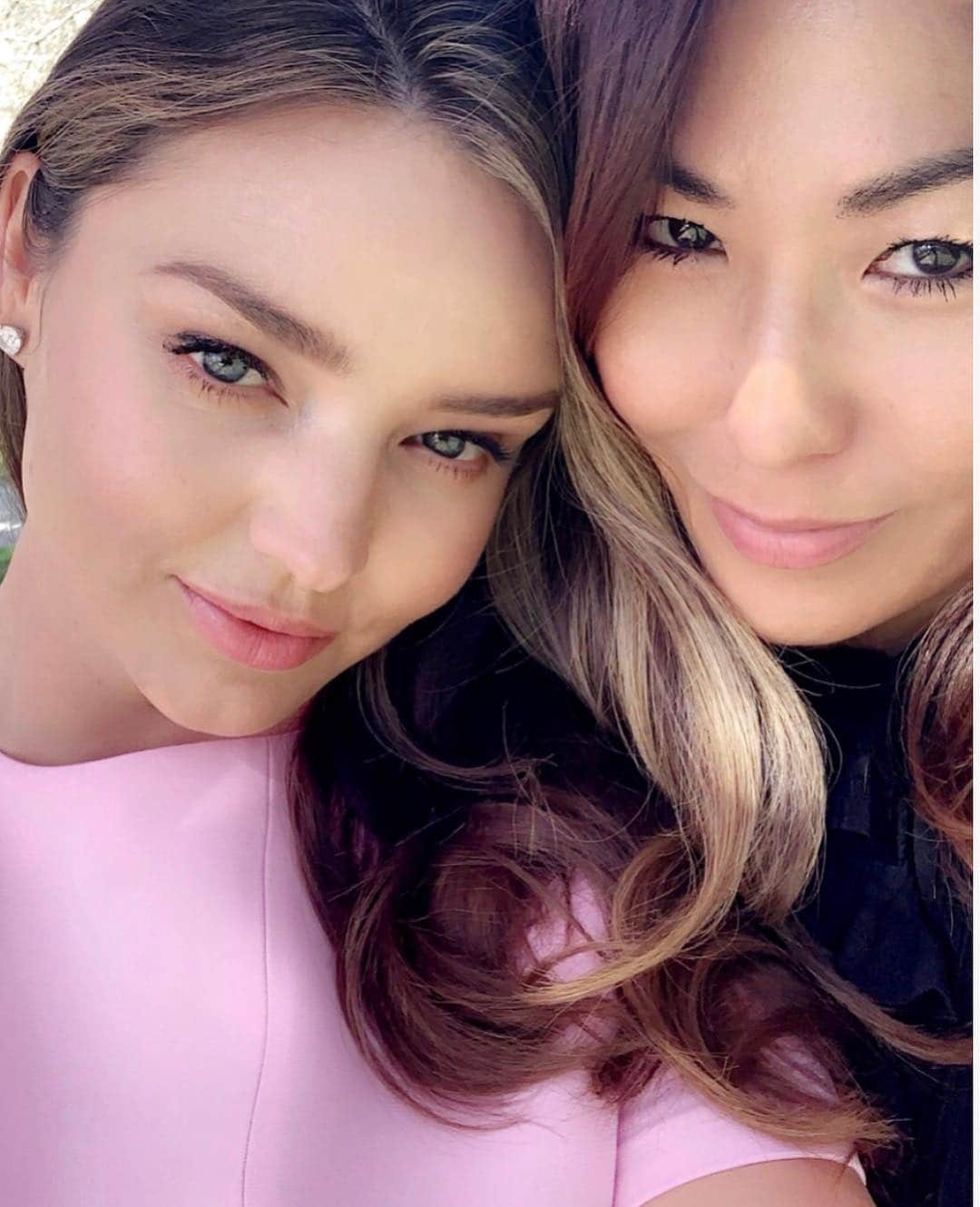 NINA PARKさんのインスタグラム写真 - (NINA PARKInstagram)「Big THXx & Congrats to ur pregnancy @MirandaKerr & @KristalLeahfox for @KoraOrganics! It was a great pleasure to work w U guys for the last few days & always so much fun over so many yrs right now~ THXx to my sweet colleague Gaby @happyspecki also & CU very soon ♥️ _______________________________________________ #MirandaKerr #RedCarpet #koraorganics #mua #makeup #hair #hairstyle #glam #beauty #skin #cosmetics #fashion #celeb #instatravel #미란다커 #뷰티 #메이크업 #헤어스타일 #글램 #ミランダ・ケルル #有名人  #作り話を #髪型」4月2日 19時03分 - ninaparkbeaute