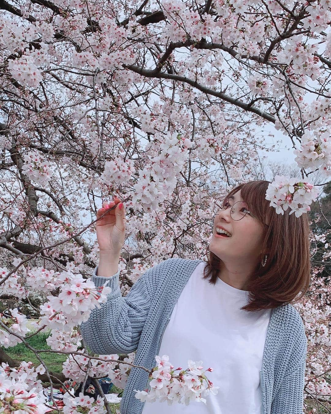 細田阿也さんのインスタグラム写真 - (細田阿也Instagram)「#花見 #SAKURA #桜 #🌸 #砧公園  撮影してくれた#ママ友 #カメラマン #📷 ありがとー🌸」4月2日 19時03分 - hosodaaya