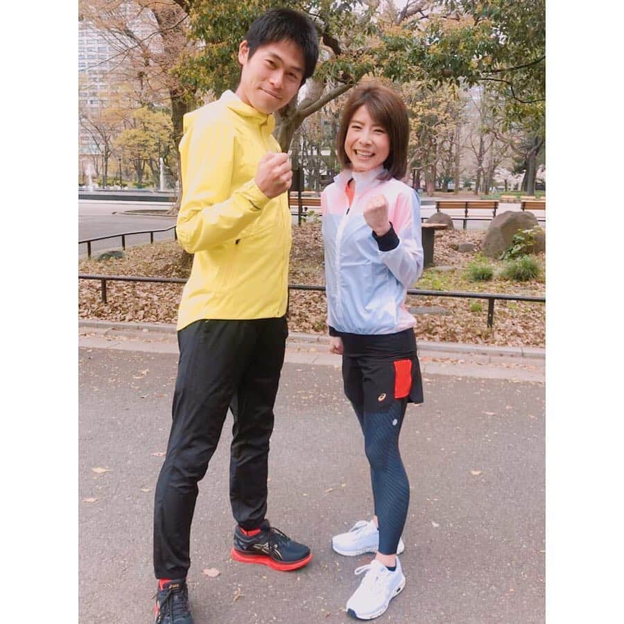 黒澤まさ美さんのインスタグラム写真 - (黒澤まさ美Instagram)「. 【SWIPE→】 今日は#川内優輝 選手の#アシックス との契約会見でした🏃🏻‍♂️一緒に走る様子を夕方のワイドショーで見たよ！というご報告もちらほらいただいてとっても嬉しかったです🙇‍♀️✨ とっても気さくな方でいろいろなお話を聞くことができました😌昨日はジョグで60km(!!)を走られたそうなのですが、なんとシューズが#gelquantum だったということにみんなでびっくり、、😳 これからどうぞよろしくお願いいたします😊😊 . #asics #asicsrunning #running #marathon #imoveme #happy #smile #ランニング #ランニング女子  #ランニングアドバイザー」4月2日 19時04分 - masami_kurosawa