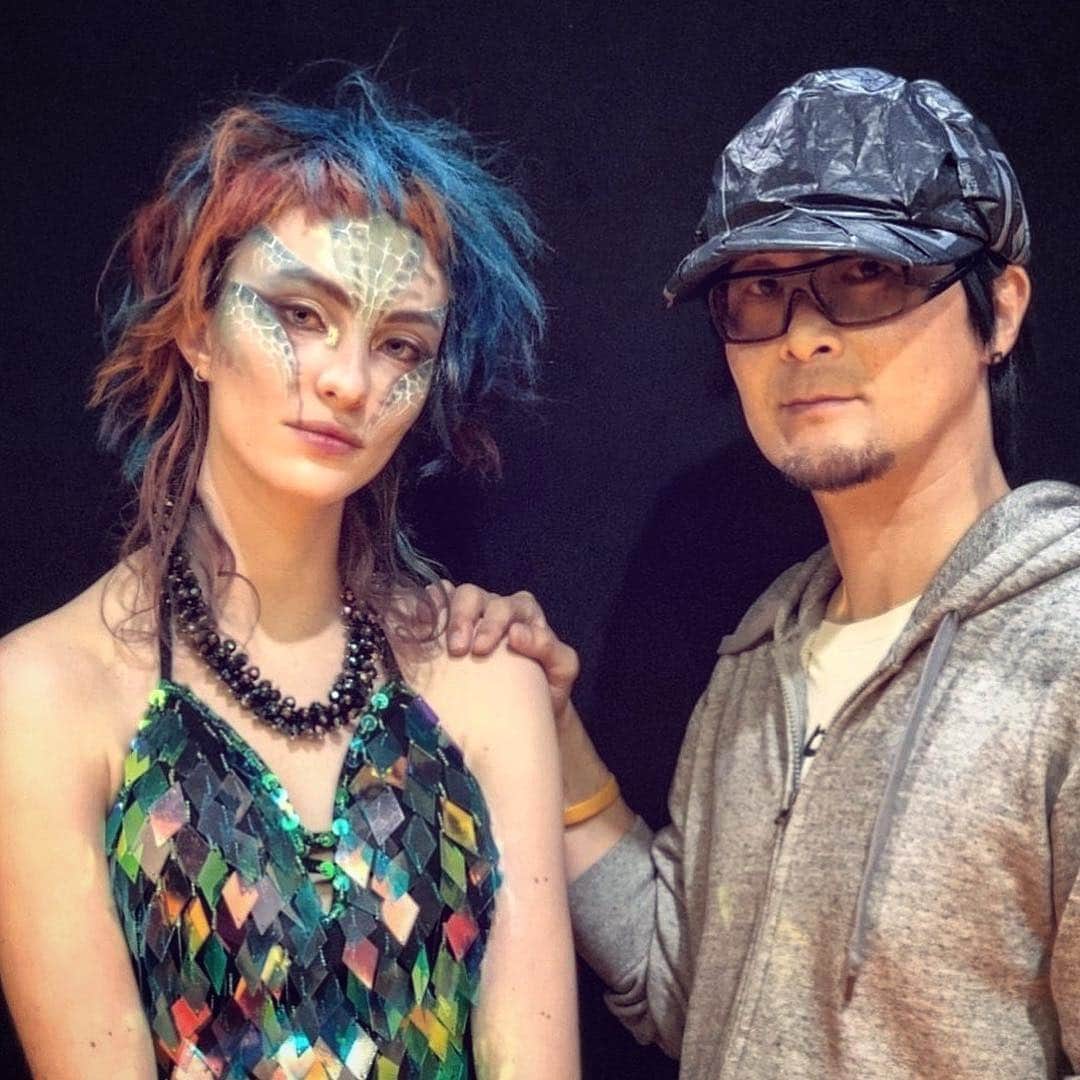 Amazing JIROさんのインスタグラム写真 - (Amazing JIROInstagram)「I'm back from Dusseldorf Germany!  Attending the Make-up artist design show 2019 as one of the presenters was such a wonderful experience!  The theme of this makeup was to express my art freely by mixing different elements from SFX makeup, face paint, and beauty makeup.  I wanted to show the audience that makeup is a free expression, and you can use different materials or elements to create art.  Thank you @kryolanofficial for allowing me to be part of this. It was a wonderful opportunity and experience. I enjoyed sharing my story and showing my art to the people in Germany. Hope to visit this beautiful country again. Thank you for those who came to the event. I hope you enjoyed it!  Lastly, thank you @lea.jjosephine for your great modeling!  Face paint : #amazing_jiro Model : Lea @lea.jjosephine Special thanks : @kryolanofficial  #Kryolan #amazing_jiro #makeupartistdesignshow #mads2019 #BeautyDüsseldorf #messeduesseldorf #düsseldorf #dusseldorf #germany #facepaint #makeup #makeupartist #beauty #event #art #デュッセルドルフ #ドイツ #ビューティー #フェイスペイント #イベント #アート」4月2日 19時09分 - amazing_jiro