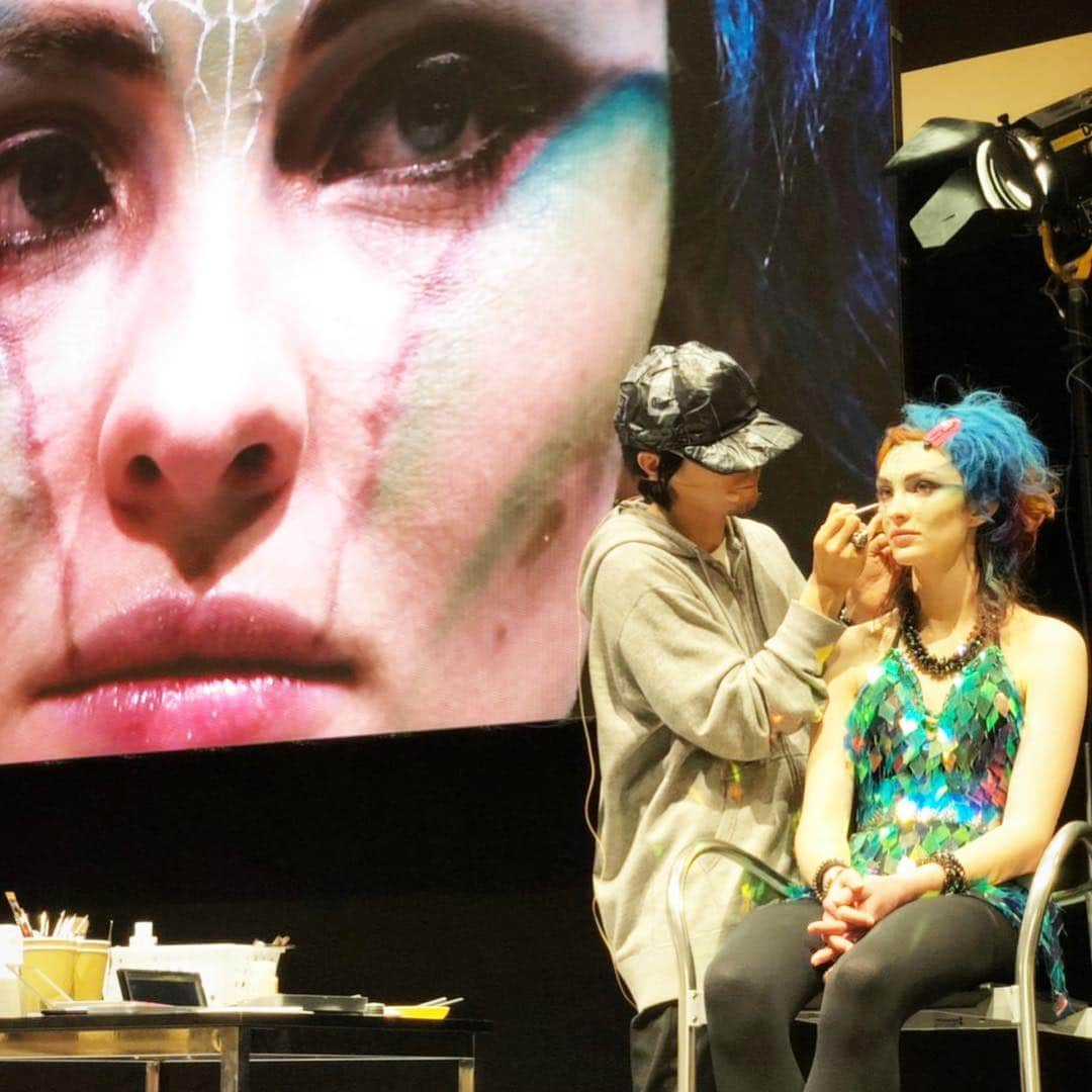 Amazing JIROさんのインスタグラム写真 - (Amazing JIROInstagram)「I'm back from Dusseldorf Germany!  Attending the Make-up artist design show 2019 as one of the presenters was such a wonderful experience!  The theme of this makeup was to express my art freely by mixing different elements from SFX makeup, face paint, and beauty makeup.  I wanted to show the audience that makeup is a free expression, and you can use different materials or elements to create art.  Thank you @kryolanofficial for allowing me to be part of this. It was a wonderful opportunity and experience. I enjoyed sharing my story and showing my art to the people in Germany. Hope to visit this beautiful country again. Thank you for those who came to the event. I hope you enjoyed it!  Lastly, thank you @lea.jjosephine for your great modeling!  Face paint : #amazing_jiro Model : Lea @lea.jjosephine Special thanks : @kryolanofficial  #Kryolan #amazing_jiro #makeupartistdesignshow #mads2019 #BeautyDüsseldorf #messeduesseldorf #düsseldorf #dusseldorf #germany #facepaint #makeup #makeupartist #beauty #event #art #デュッセルドルフ #ドイツ #ビューティー #フェイスペイント #イベント #アート」4月2日 19時09分 - amazing_jiro