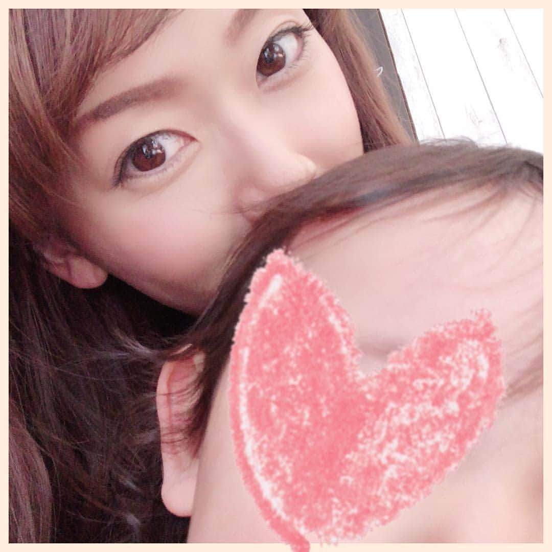 岡部玲子さんのインスタグラム写真 - (岡部玲子Instagram)「「しゃしんとろっ。」と娘に誘われてセルフィー📷✨ しかしいつも画面が気になってアウトしていってしまう娘😅 もうちょっと一緒にうまく撮れたらいいのに😅 母はいつも撮る側で、意外と子供との写真が少ない気がするんですよね😅  #岡部玲子 #子育て #主婦 #アラフォーママ #タレント #レポーター #39歳 #セルフィー #1歳娘 #もうすぐ2歳 #写真 #mama #talent #reporter  #instagood #f4f #selfie #mydaughter #1yearold #baby #love #happy #happylife」4月2日 19時10分 - reiko_okabe