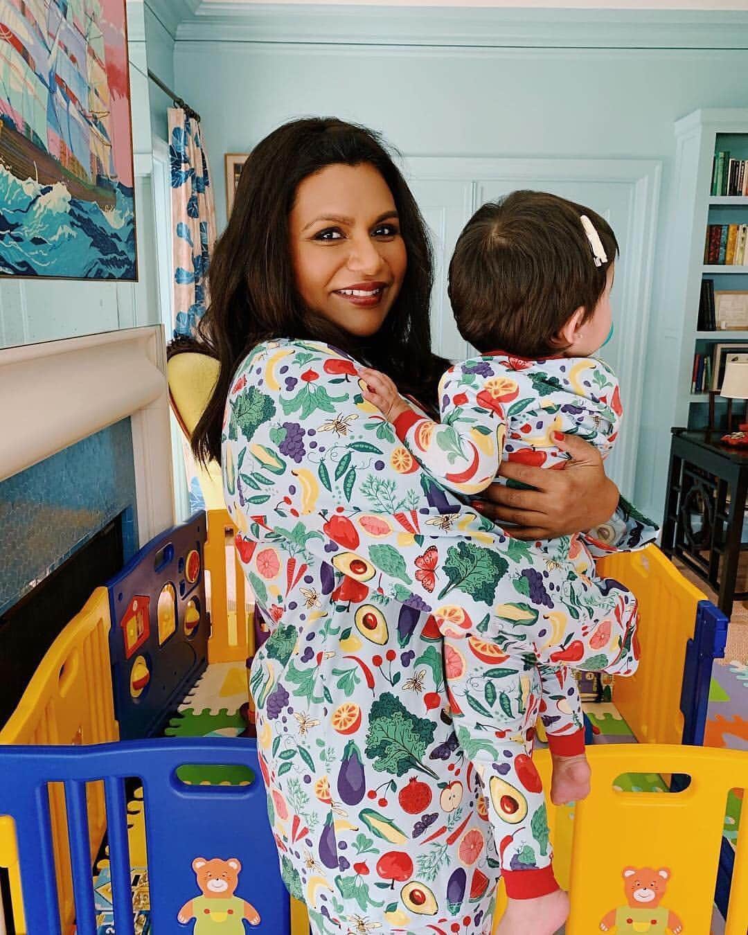 People Magazineさんのインスタグラム写真 - (People MagazineInstagram)「We can't get enough of #MindyKaling and her daugther Katherine's adorable matching pajamas! 😍| #Regram @mindykaling」4月2日 10時16分 - people
