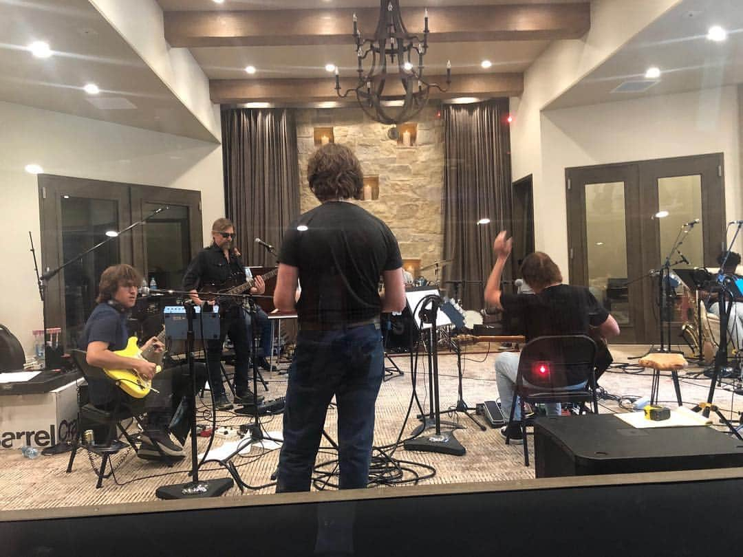 ジョン・フォガティさんのインスタグラム写真 - (ジョン・フォガティInstagram)「Uh-oh! Look who is in rehearsals today. Excited to share a brand new show debuting @wynnlasvegas next week! Playing some songs never performed live before! Put on your Tie-Dye and come along on this trip.」4月2日 10時25分 - johnfogerty