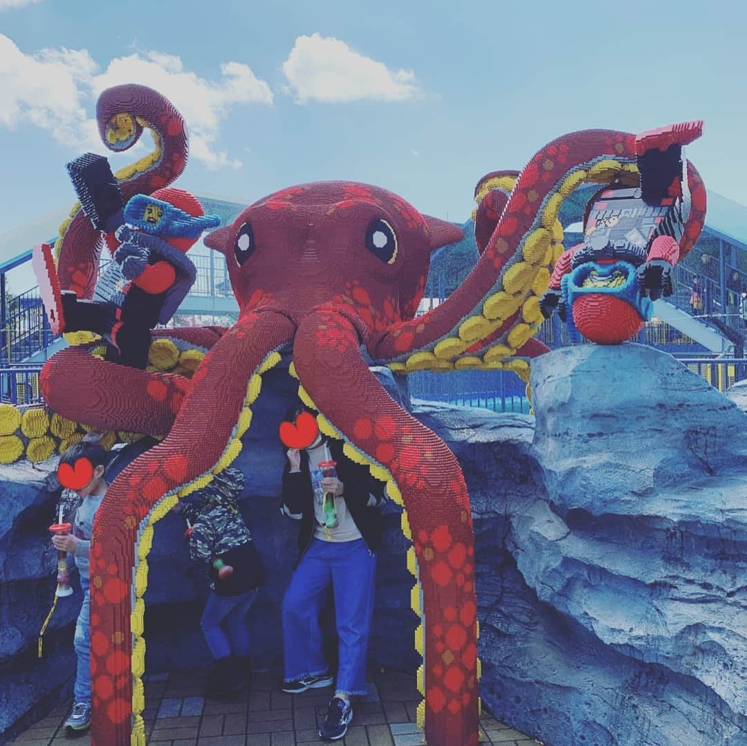 杉浦太陽さんのインスタグラム写真 - (杉浦太陽Instagram)「LEGO尽くし！ みんない〜っぱい満喫してくれました！ ず〜〜っと走ってた子どもたち… 体力凄いわw  #レゴランドジャパン #名古屋の夢の国 #子どもたちの無尽蔵な体力w #いっぱい遊んだねぇ」4月2日 10時44分 - sugiurataiyou_official