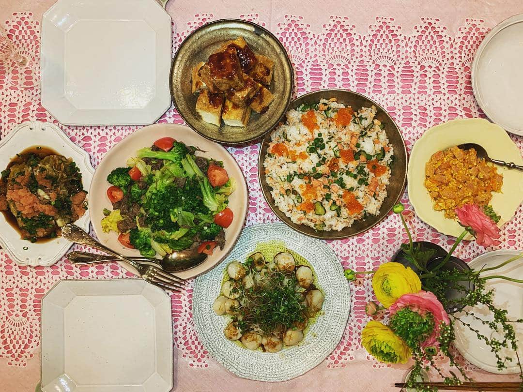 仲宗根梨乃さんのインスタグラム写真 - (仲宗根梨乃Instagram)「🍲Homemade food table makes everyone happy 😊 #thankful-moment」4月2日 10時51分 - rinokinawa