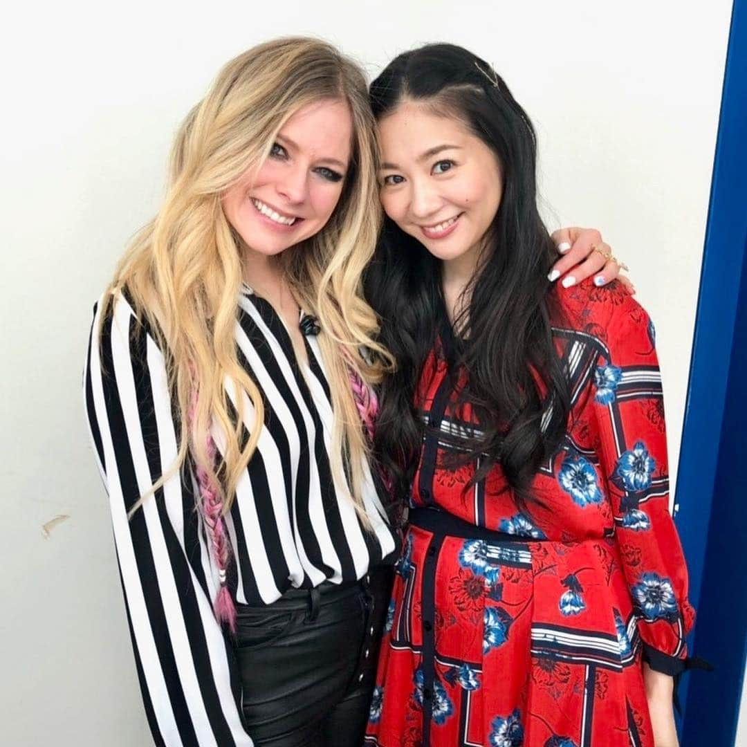 関根麻里さんのインスタグラム写真 - (関根麻里Instagram)「Thank you @avrillavigne for the wonderful performance on our show, #Sukkiri！💕It’s so great to have you back and hear your powerful singing voice!😄 とってもキュートなアヴリルラヴィーンさんの素晴らしい歌声に感動しました✨ #同い年 #アヴリル世代 #スッキリ #WEニュース #Tokyo #Japan #Sk8erBoi #HeadAboveWater #AvrilLavigne #アヴリルラヴィーン #MariSekine #関根麻里 @anayi_official」4月2日 10時46分 - marisekine