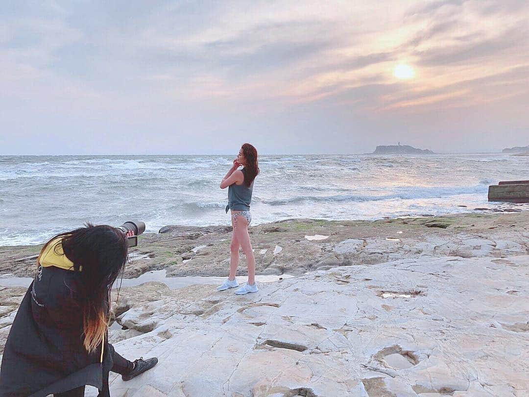 蜂谷晏海さんのインスタグラム写真 - (蜂谷晏海Instagram)「🍑🍑🍑 #shooting#sea#beach#peach」4月2日 10時49分 - hachiyaami