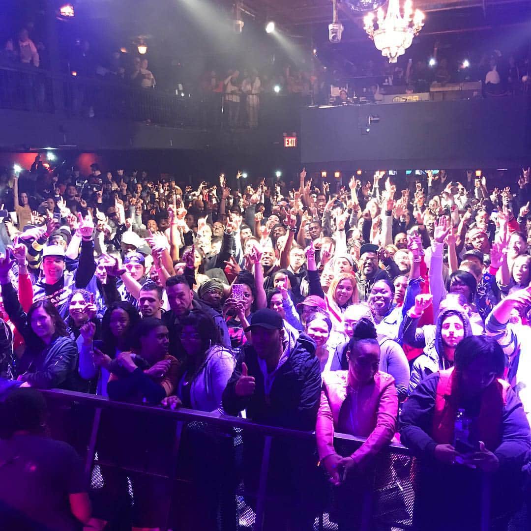 ファンクマスター・フレックスのインスタグラム：「FunkFlex on the set!!! Dmx #SoldOut show at Irving Plaza!!! @litdigitaldjs killing these clubs!!!! 1,200 Deep!!!!!」