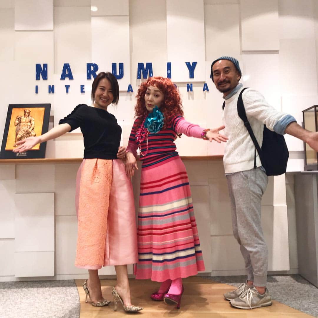 増山敬子さんのインスタグラム写真 - (増山敬子Instagram)「子供服と言えばナルミヤ😊 * ママ雑誌でスタイリングでお世話になっていた @mezzopiano_official の新作を見に展示会にお邪魔してきました。 メゾピアノの絹子さんとは、かれこれもう知り合ってから7年😆 * 小学一年生の編集長、長竹さんは プチセブンの頃からだから、20年以上の付き合いなんです！長いっ！笑 * メゾピアノ、アナスイキッズに、ケイトスペードキッズなどをみて帰宅して娘さん、なぜ連れて行かないのっ🤬っと笑 次の展示会も楽しみだなっ🥰  #展示会巡りマスケイ  #子供服#メゾピアノ#アナスイ#ケイトスペード#ナルミヤインターナショナル」4月2日 10時57分 - keikomasuyama