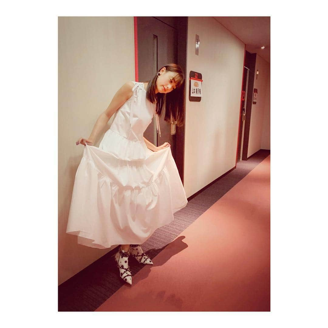 山本美月さんのインスタグラム写真 - (山本美月Instagram)「昨日の、衣装。  #RedValentino  目利き王、見てくださった方々ありがとうございました‪⸜( •⌄• )⸝‬」4月2日 11時06分 - mizuki_yamamoto_official