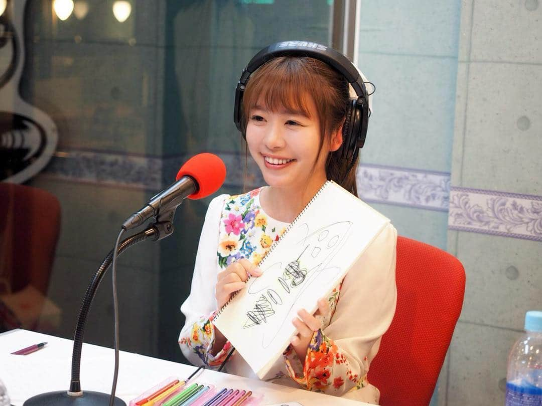 野澤美仁さんのインスタグラム写真 - (野澤美仁Instagram)「４月５日からRainbowtown fmでラジオを始めることになりました！週末NIGHT毎週金曜日、夜の23時から30分です。youtubeliveでも配信しますので、ご覧いただけたら嬉しいです！ #radio#週末night #friday#mc#ラジオ#金曜日#23時#rainbowtownfm#art#chesty#４月 #新生活#tokyo #sakura#」4月2日 11時20分 - misatonozawa0625