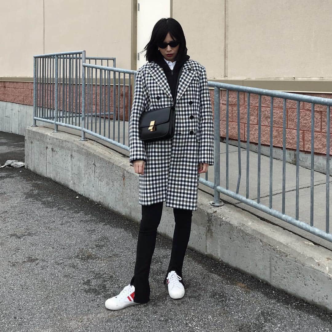 mixmatchisthekeyのインスタグラム：「hoodie + leggings = super comfy+ check coat = effortless」
