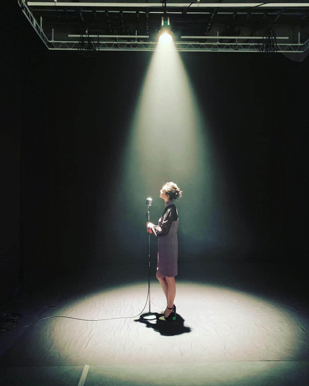 エミ・マイヤーのインスタグラム：「Coming soon 🎞 #musicvideo #ミュージックビデオ ゴールデンウィークあたり公開😉」