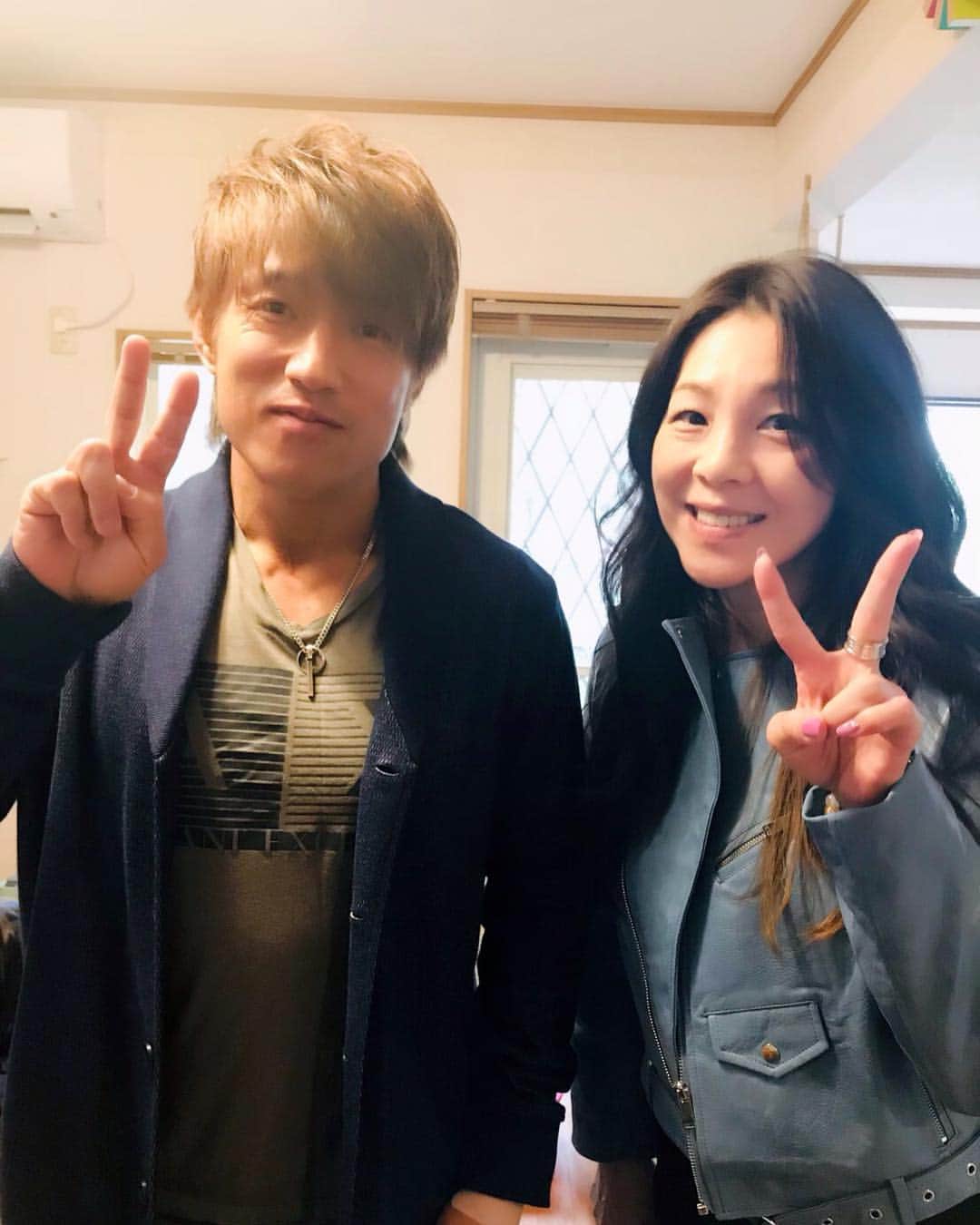 井上貴子のインスタグラム：「この前 府川の家に遊びに行ったとき  試合に出掛ける前に アタシの到着を待っててくれた 田中稔選手^ ^  きちんとご挨拶したのは 初めて…かな？？ またゆっくりお話しよう^ ^  Happyで^ ^  #井上貴子  #LLPWX #女子プロレスラー #紅緒と柊音 #田中稔 #元全女 #全日本女子プロレス #タマフカ #玉田りえ #府川由美」