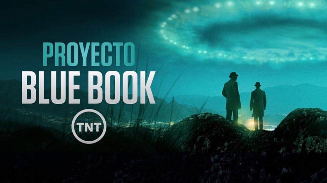 マイケル・マラーキーのインスタグラム：「#ProjectBlueBook is coming to Spain on TNT! It will begin airing May 15th @ 10:15pm. #ProyectoBlueBook @canaltntes #ufos #ovni 🛸 🇪🇸👽 ・・・ #Repost @davideoleary」