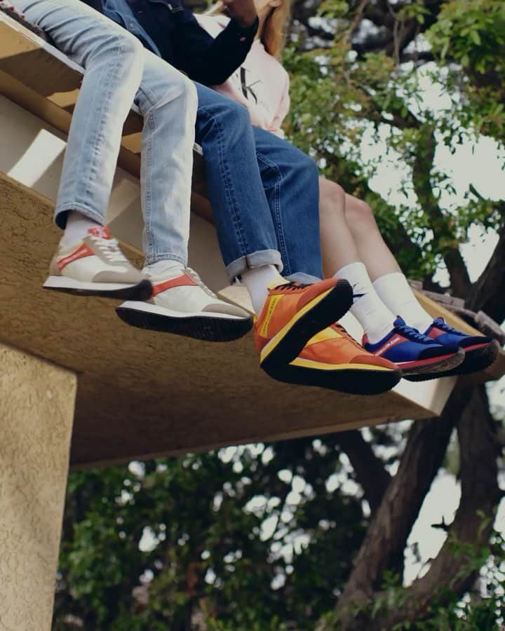 のインスタグラム：「Let's kick it 👟👟Introducing the latest footwear from #CALVINKLEINJEANS, just in time for #CKCOACHELLA. How are you outfitting your feet? ⠀⠀⠀⠀⠀⠀⠀⠀⠀⠀⠀⠀⠀⠀⠀⠀⠀⠀⠀⠀⠀⠀⠀⠀⠀ Link in bio for our full #Coachella inspired edit ✨」