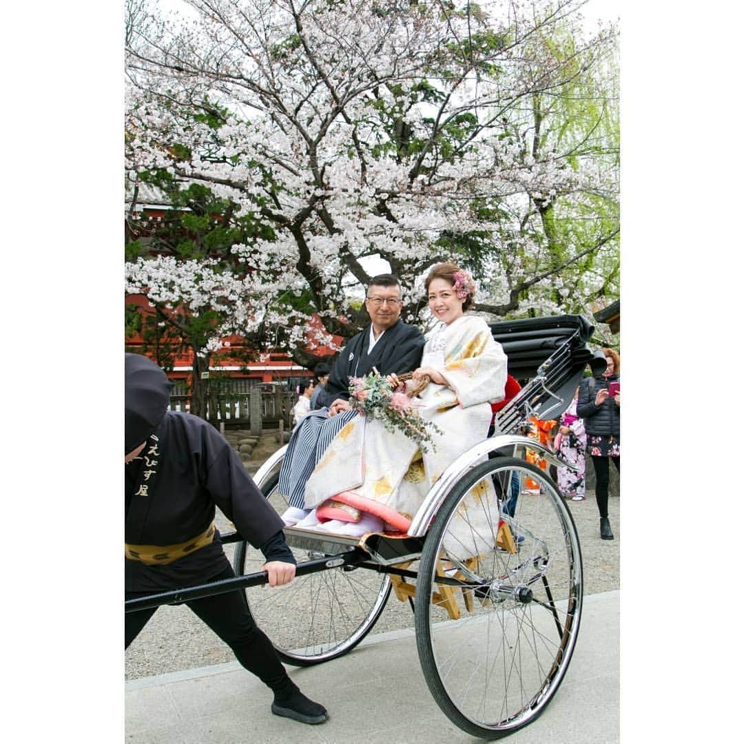 和婚スタイルさんのインスタグラム写真 - (和婚スタイルInstagram)「桜と人力車と和装。 日本ならではの趣きが感じられます。  @wakonstyle  #和婚スタイル  #神社婚 #和婚 #和装 #色打掛  #白無垢 #綿帽子 #ウェディングフォト #ブライダルフォト #ロケーションフォト #前撮り #和装ヘアスタイル #プレ花嫁 #神前式 #関西花嫁 #関東花嫁 #九州花嫁 #神前式挙式 #結婚式 #ウェディング #ロケーション撮影  #2018冬婚 #2019春婚 #2019夏婚 #2019秋婚 #2019冬婚 #日本中のプレ花嫁さんと繋がりたい #weddingphotography #和装ヘアスタイル #和装コーディネート」4月2日 11時44分 - wakonstyle