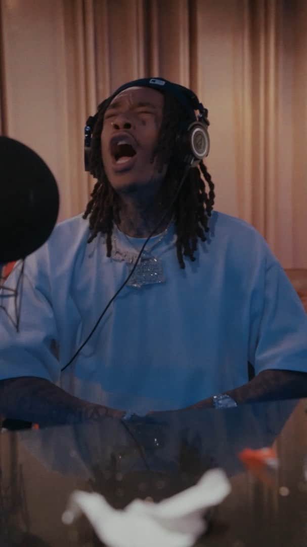 ウィズ・カリファのインスタグラム：「Still working on this album. Shits gettin real. We still need a name」