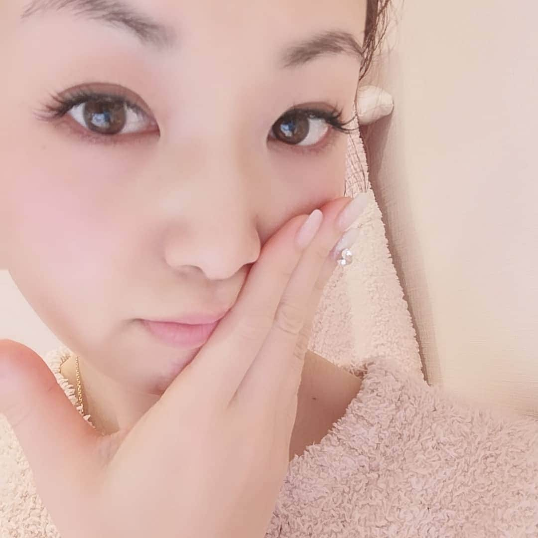 中島彩さんのインスタグラム写真 - (中島彩Instagram)「韓国では有名な魔女工房♡  無添加で天然成分や植物成分にこだわった化粧品ブランド・・♡ 初めて使ってみたソーダ洗顔料❤️ 有効成分天然由来99.9%で優しく洗えます😚 無添加で刺激の心配なく毛穴をきれいに・・✨ 老廃物や皮脂に良い緑茶水配合で、 角質ピーリング効果もあって洗い上がりはつるっつる😍  一気に韓国コスメのお気に入りブランド入り〜♡ amazon、Qoo10で購入できますよぉ💜  #魔女工房　 #소다폼　#ManyoFactory #DeepPoreCleansingSodaFoam」4月2日 11時48分 - aya.n.aya