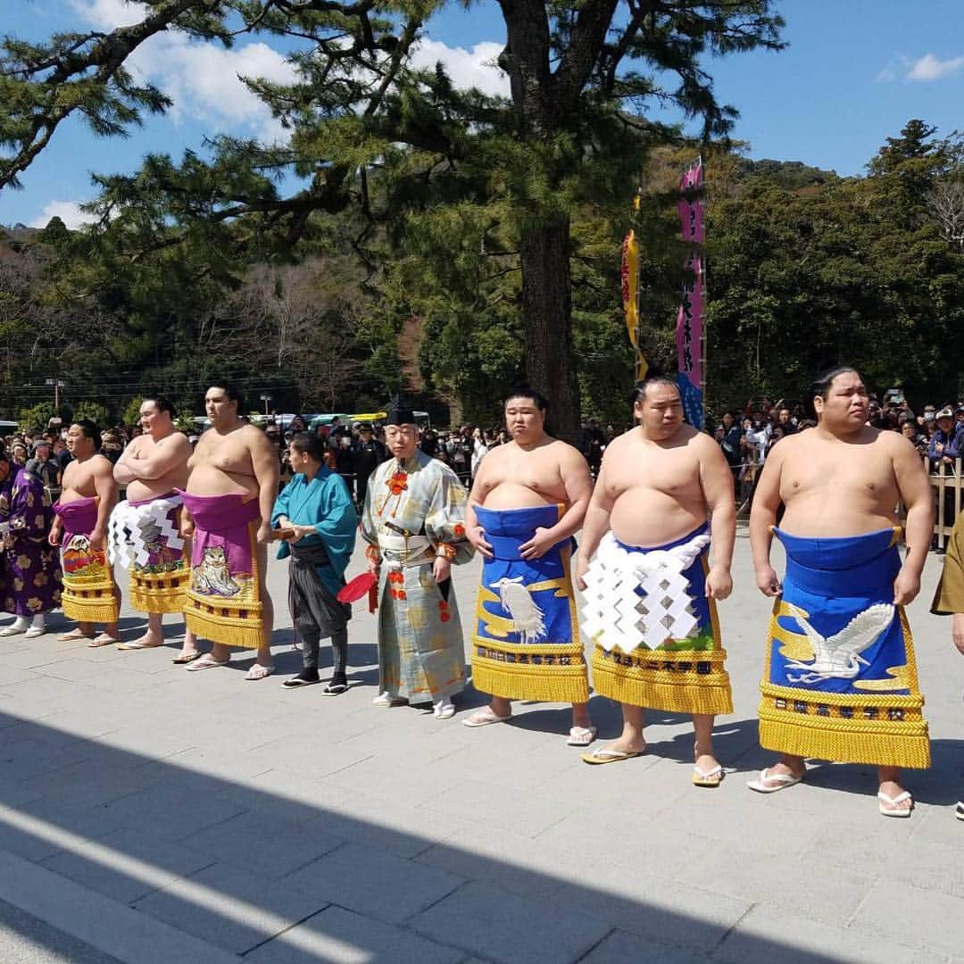 日本相撲協会さんのインスタグラム写真 - (日本相撲協会Instagram)「参拝のあとはお祓いを受け、宇治橋を渡り、五十鈴川のほとりで土俵入り。 #sumo #相撲 #伊勢神宮 #春」4月2日 11時49分 - sumokyokai