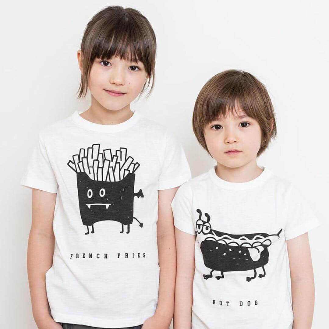 smarbyさんのインスタグラム写真 - (smarbyInstagram)「New Arrival！ JEANS-bより、ご家族でお揃いコーデが楽しめるTシャツが登場。  手描き風のプリントは、MONSTER FOOD！ ポテトやホットドックがモンスターに。 なんとも言えない表情が可愛い！ ぜひご家族でキャラクターを揃えて着てみてくださいね♪ ◆【JEANS-b 2nd】MONSTERFOOD Tシャツ（大人サイズあり） P ◆【JEANS-b 2nd】MONSTERFOOD Tシャツ（大人サイズあり） H ¥1,728～2,052(税込) ※サイズによって価格が異なります。  新作アイテムが続々入荷中！ JEANS-bはsmarbyモールからご覧ください★ https://smarby.jp/sales/8686  #jeansb#ジーンズベー#プチプラ子供服#キッズファッション#兄弟コーデ#リンクコーデ#親子リンクコーデ#smarby#スマービー#子供服通販」4月2日 11時49分 - smarby_official