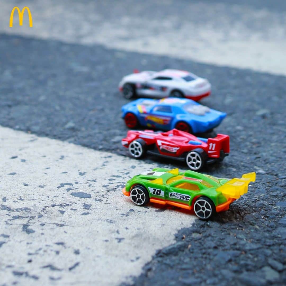 McDonald's Philippinesのインスタグラム：「Chase after great adventures with our 4 new Hot Wheels Happy Meal toys! Get them on McDelivery or at a McDonald’s near you.」