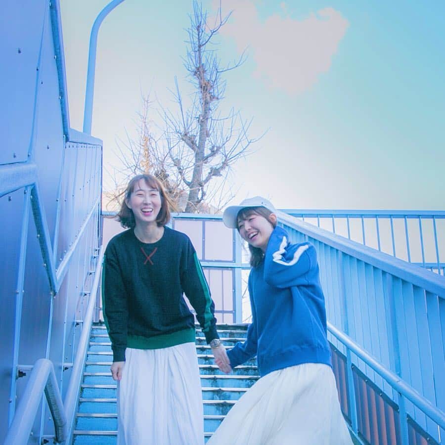 SuperGroupiesさんのインスタグラム写真 - (SuperGroupiesInstagram)「へいりんとぴかちゃんの#双子コーデ 👯‍♀️💕 ⠀⠀⠀⠀⠀ 色違いのトレーナーと ホワイトスカートでおそろです😘😆 ⠀⠀⠀⠀⠀ ヘアアレンジも白でおそろ💕 へいりんはパールヘアピン、 ぴかちゃんはキャップで二人らしくコーデ🎀 ⠀⠀⠀⠀⠀ コーデに合わせたアイテムは #僕のヒーローアカデミア コラボ商品です⚡️ ⠀⠀⠀⠀⠀ 皆さんも二人みたいに 友達と合わせたコーデで お出かけするのはいかがですか👯‍♀️ ⠀⠀⠀⠀⠀ キャラクターをイメージした ⠀⠀⠀⠀⠀ #アニメバウンド コーデでおそろするのもいいかも❤️ ⠀ ──────────────────────﻿ #アニメバウンド って何？🧐 アニメ、ゲームキャラクターの服装を連想させるコーディネートのこと！👗👠👜 ──────────────────────﻿ ⠀⠀ ⠀⠀⠀⠀⠀ 只今開催中の#アニメバウンド キャンペーン第6弾では 『僕のヒーローアカデミア』コラボアイテムなど 8名様に豪華なプレゼントが当たるので、⠀⠀⠀⠀⠀ ぜひ参加してみてください💕 ⠀ （詳細は下の情報をCHECK‼️） ⠀⠀⠀⠀⠀ ⠀⠀⠀⠀⠀ ──────────────────────﻿ ＜Today’s Item＞﻿ My Hero Academia Collaboration Series 左) Bakugo Katsuki model #トレーナー 右) Todoroki Shoto model #トレーナー ※掲載商品は販売終了しました。 We’re sorry but they’re sold out. ──────────────────────﻿ ⠀⠀ ⠀⠀⠀⠀⠀⠀ ⠀⠀⠀⠀⠀ ⠀⠀⠀⠀⠀ 🌈アニメバウンドキャンペーン第6弾開催🌈﻿ ⠀⠀⠀⠀⠀ ＝＝＝＝＝＝＝＝＝＝＝＝＝＝＝＝＝＝＝＝＝＝＝﻿ 🎁プレゼント商品🎁﻿ ※投稿の際に必ずご希望のモデルを記載してください。⠀⠀ ◆僕のヒーローアカデミア ①轟焦凍モデル 財布  ②爆豪勝己モデル 腕時計⠀⠀⠀⠀⠀ ◆名探偵コナン ③安室透モデル リュック  ④赤井秀一モデル バッグ ⠀⠀⠀⠀⠀ ◆刀剣乱舞-ONLINE- ⑤乱藤四郎モデル 傘  ⑥堀川国広モデル 腕時計 ⠀⠀⠀⠀⠀ ◆アイドリッシュセブン ⑦逢坂壮五モデル 腕時計  ⑧九条天モデル リュック ⠀⠀⠀⠀⠀ ＝＝＝＝＝＝＝＝＝＝＝＝＝＝＝＝＝＝＝＝＝＝＝﻿ ⠀⠀⠀⠀⠀ ﻿ ─────────────────────﻿ ↓応募方法はこちら↓﻿ ☑️SuperGroupies 公式アカウント（ @supergroupies ）をフォロー﻿ ☑️アニメバウンドを投稿﻿ （着て撮っても、置いて撮ってもOK！）﻿ ※キャラクターは問いません。プレゼント商品のタイトル以外でも構いません。﻿ ☑️キャプションに「#アニメバウンド / 希望のモデル」を記載﻿ ─────────────────────﻿ ﻿ ※期間中、何回でも投稿してOKです💜﻿ ﻿ ﻿ 応募期間は4月15 日（月）まで！﻿ たくさんのご応募お待ちしております👏﻿ ⠀⠀⠀⠀⠀ ⠀⠀⠀⠀⠀ キャンペーンの詳細が気になる方は、 「#アニメバウンド キャンペーン第6弾」バナーの投稿をぜひチェックしてみてください😆💨 ⠀⠀⠀⠀⠀ ⠀⠀⠀⠀⠀ ⠀⠀⠀⠀⠀ ⠀⠀⠀⠀ #supergroupies #anime #japaneseanime #スーパーグルーピーズ #アニメ #アニメコラボ #コラボグッズ #ファッションにアニメを #アニメグッス #おそろコーデ #twinlook #트윈룩 #시밀러룩 #ヒロアカ #MyHeroAcademia #bakugo #bakugoukatsuki #爆豪勝己 #轟焦凍 #todoroki #TodorokiShouto #春コーデ #今日のコーデ #ストリートコーデ #スポーティーコーデ」4月2日 12時02分 - supergroupies