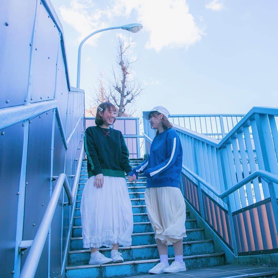 SuperGroupiesさんのインスタグラム写真 - (SuperGroupiesInstagram)「へいりんとぴかちゃんの#双子コーデ 👯‍♀️💕 ⠀⠀⠀⠀⠀ 色違いのトレーナーと ホワイトスカートでおそろです😘😆 ⠀⠀⠀⠀⠀ ヘアアレンジも白でおそろ💕 へいりんはパールヘアピン、 ぴかちゃんはキャップで二人らしくコーデ🎀 ⠀⠀⠀⠀⠀ コーデに合わせたアイテムは #僕のヒーローアカデミア コラボ商品です⚡️ ⠀⠀⠀⠀⠀ 皆さんも二人みたいに 友達と合わせたコーデで お出かけするのはいかがですか👯‍♀️ ⠀⠀⠀⠀⠀ キャラクターをイメージした ⠀⠀⠀⠀⠀ #アニメバウンド コーデでおそろするのもいいかも❤️ ⠀ ──────────────────────﻿ #アニメバウンド って何？🧐 アニメ、ゲームキャラクターの服装を連想させるコーディネートのこと！👗👠👜 ──────────────────────﻿ ⠀⠀ ⠀⠀⠀⠀⠀ 只今開催中の#アニメバウンド キャンペーン第6弾では 『僕のヒーローアカデミア』コラボアイテムなど 8名様に豪華なプレゼントが当たるので、⠀⠀⠀⠀⠀ ぜひ参加してみてください💕 ⠀ （詳細は下の情報をCHECK‼️） ⠀⠀⠀⠀⠀ ⠀⠀⠀⠀⠀ ──────────────────────﻿ ＜Today’s Item＞﻿ My Hero Academia Collaboration Series 左) Bakugo Katsuki model #トレーナー 右) Todoroki Shoto model #トレーナー ※掲載商品は販売終了しました。 We’re sorry but they’re sold out. ──────────────────────﻿ ⠀⠀ ⠀⠀⠀⠀⠀⠀ ⠀⠀⠀⠀⠀ ⠀⠀⠀⠀⠀ 🌈アニメバウンドキャンペーン第6弾開催🌈﻿ ⠀⠀⠀⠀⠀ ＝＝＝＝＝＝＝＝＝＝＝＝＝＝＝＝＝＝＝＝＝＝＝﻿ 🎁プレゼント商品🎁﻿ ※投稿の際に必ずご希望のモデルを記載してください。⠀⠀ ◆僕のヒーローアカデミア ①轟焦凍モデル 財布  ②爆豪勝己モデル 腕時計⠀⠀⠀⠀⠀ ◆名探偵コナン ③安室透モデル リュック  ④赤井秀一モデル バッグ ⠀⠀⠀⠀⠀ ◆刀剣乱舞-ONLINE- ⑤乱藤四郎モデル 傘  ⑥堀川国広モデル 腕時計 ⠀⠀⠀⠀⠀ ◆アイドリッシュセブン ⑦逢坂壮五モデル 腕時計  ⑧九条天モデル リュック ⠀⠀⠀⠀⠀ ＝＝＝＝＝＝＝＝＝＝＝＝＝＝＝＝＝＝＝＝＝＝＝﻿ ⠀⠀⠀⠀⠀ ﻿ ─────────────────────﻿ ↓応募方法はこちら↓﻿ ☑️SuperGroupies 公式アカウント（ @supergroupies ）をフォロー﻿ ☑️アニメバウンドを投稿﻿ （着て撮っても、置いて撮ってもOK！）﻿ ※キャラクターは問いません。プレゼント商品のタイトル以外でも構いません。﻿ ☑️キャプションに「#アニメバウンド / 希望のモデル」を記載﻿ ─────────────────────﻿ ﻿ ※期間中、何回でも投稿してOKです💜﻿ ﻿ ﻿ 応募期間は4月15 日（月）まで！﻿ たくさんのご応募お待ちしております👏﻿ ⠀⠀⠀⠀⠀ ⠀⠀⠀⠀⠀ キャンペーンの詳細が気になる方は、 「#アニメバウンド キャンペーン第6弾」バナーの投稿をぜひチェックしてみてください😆💨 ⠀⠀⠀⠀⠀ ⠀⠀⠀⠀⠀ ⠀⠀⠀⠀⠀ ⠀⠀⠀⠀ #supergroupies #anime #japaneseanime #スーパーグルーピーズ #アニメ #アニメコラボ #コラボグッズ #ファッションにアニメを #アニメグッス #おそろコーデ #twinlook #트윈룩 #시밀러룩 #ヒロアカ #MyHeroAcademia #bakugo #bakugoukatsuki #爆豪勝己 #轟焦凍 #todoroki #TodorokiShouto #春コーデ #今日のコーデ #ストリートコーデ #スポーティーコーデ」4月2日 12時02分 - supergroupies