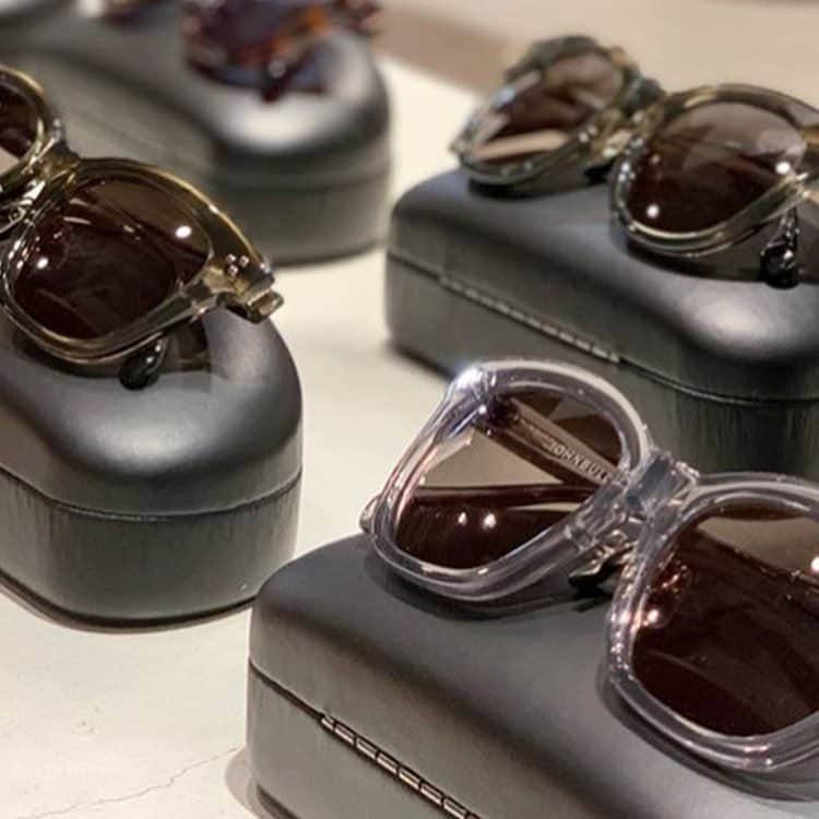 ジョンブルさんのインスタグラム写真 - (ジョンブルInstagram)「. JOHNBULL glasses﻿ lot.JG230&JG229 / ¥18,000+tax﻿ ﻿ いよいよ紫外線も強くなりサングラスも手放せない季節が近づいてきました🕶﻿ ﻿ JOHNBULLオリジナルのサングラスはトレンドの丸みのあるボストン型、定番の逆台形型、ウェリントン型の2種類ご用意！いずれもユニセックスでお使いいただけます。﻿ ﻿ ﻿ #johnbull #johnbullprivatelabo  #original #sunglasses #glasses #fashion #newarrival #summer #spring #mustitem #newin #pickupitems  #2019ss #ジョンブル #ジョンブルプライベートラボ #サングラス #オリジナルアイテム #夏の必須アイテム #定番アイテム #春の新作 #新作入荷 #大人カジュアル」4月2日 12時02分 - johnbull_private_labo