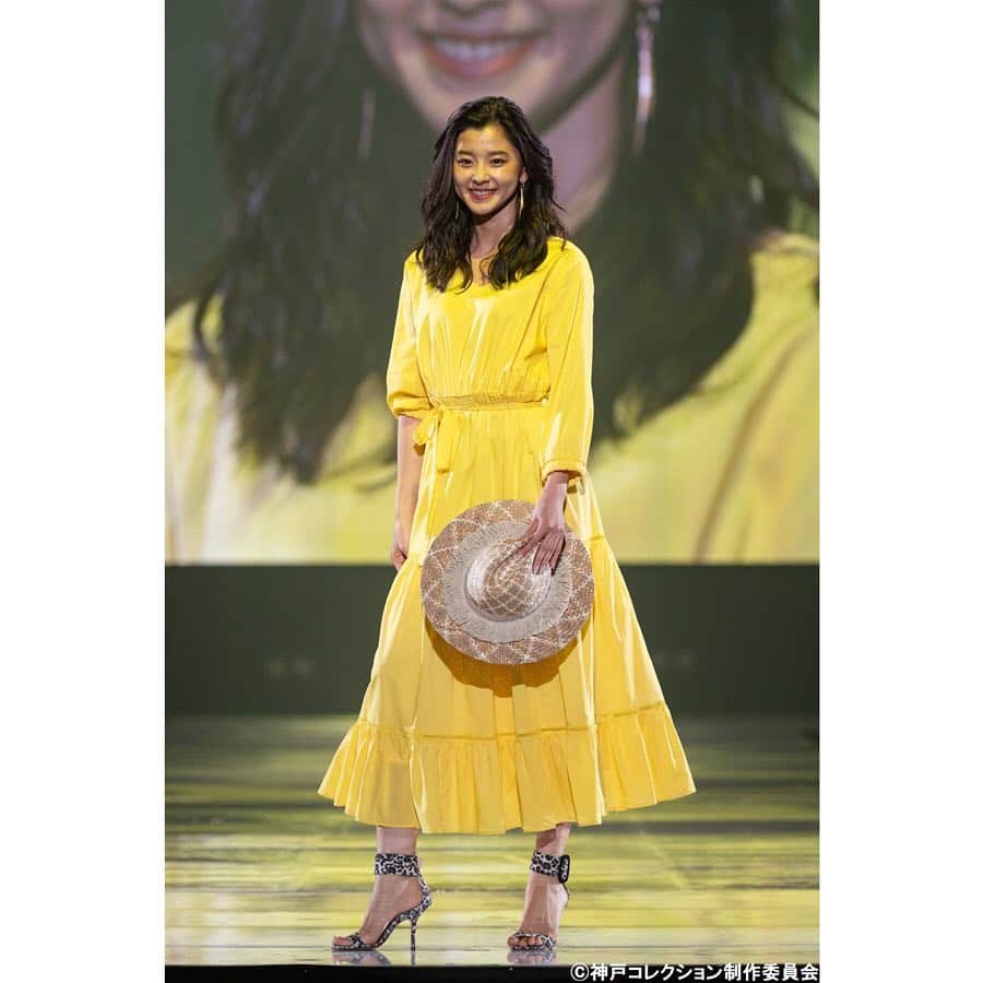神戸コレクションのインスタグラム：「. . . 神戸コレクション 2019 SPRING/SUMMER -ガールズフェスティバル- OFFICIAL PHOTO . ▽BRAND▽ VICKY(@vicky___official) . ▽MODEL▽ #朝比奈彩 #ほのか #吉木千沙都 #佐原モニカ . #kobecollection #神戸コレクション #kobecollection_official #神戸コレクション公式 #神コレ #2019ss #神戸コレクション2019ss #ガールズフェスティバル #fashionshow #fashion #model #brand #styling #vicky」
