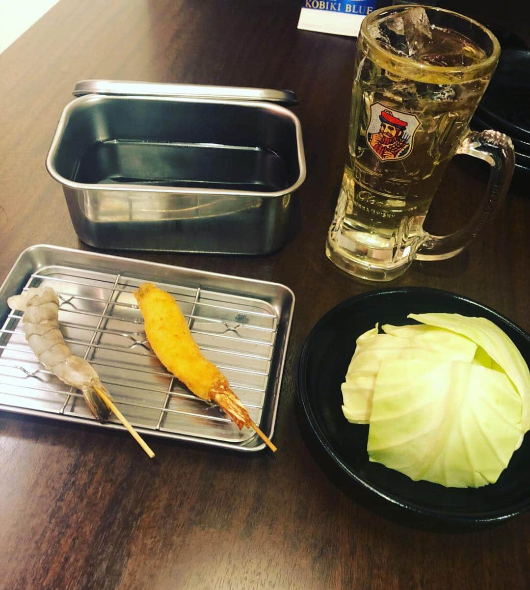 串カツ 新世界串カツいっとく【公式】さんのインスタグラム写真 - (串カツ 新世界串カツいっとく【公式】Instagram)「#串カツいっとく第2ビル  いっとく第2ビル店 おススメ串紹介しまーす！！ 不動の人気 エビ串でーす。  揚げる前はこんな感じ 揚げればこんな感じでーす。  いっとく自慢の衣と 自慢のソースで是非ご賞味ください！  #串カツいっとく  #いっとく第2ビル #大阪駅前第2ビル  #エビ串  #ハイボール #うすころもで美味しい  #ソースの２度漬け禁止  #串カツいっとく#串カツ#新世界#居酒屋#お酒#美味しい#楽しい#名物#グルメ#大阪グルメ#大阪市#大阪#osaka#関西#japan#人気#l4l#follow#delicious#photogenic」4月2日 12時13分 - ittokushinsekaikushikatsu