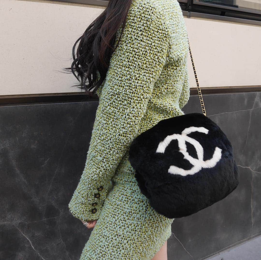 Vintage Brand Boutique AMOREさんのインスタグラム写真 - (Vintage Brand Boutique AMOREInstagram)「Vintage Chanel Lapin shoulder bag ≫ Free Shipping Worldwide✈️ DM for more information ✉️ info@amorevintagetokyo.com  #ヴィンテージ #シャネル  #ヴィンテージシャネル #ヴィンテージブランドブティック #アモーレ #アモーレトーキョー #表参道 #青山 #東京 #chanel #vintage #vintagechanel #chanelvintage#amoretokyo #amorevintage #vintageshop」4月2日 12時20分 - amore_tokyo