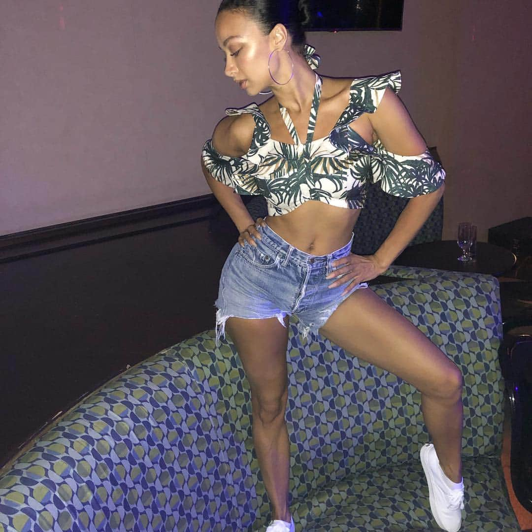 Draya Micheleさんのインスタグラム写真 - (Draya MicheleInstagram)「Pum Pum’s ... @fwrd 🇯🇲」4月2日 12時25分 - drayamichele