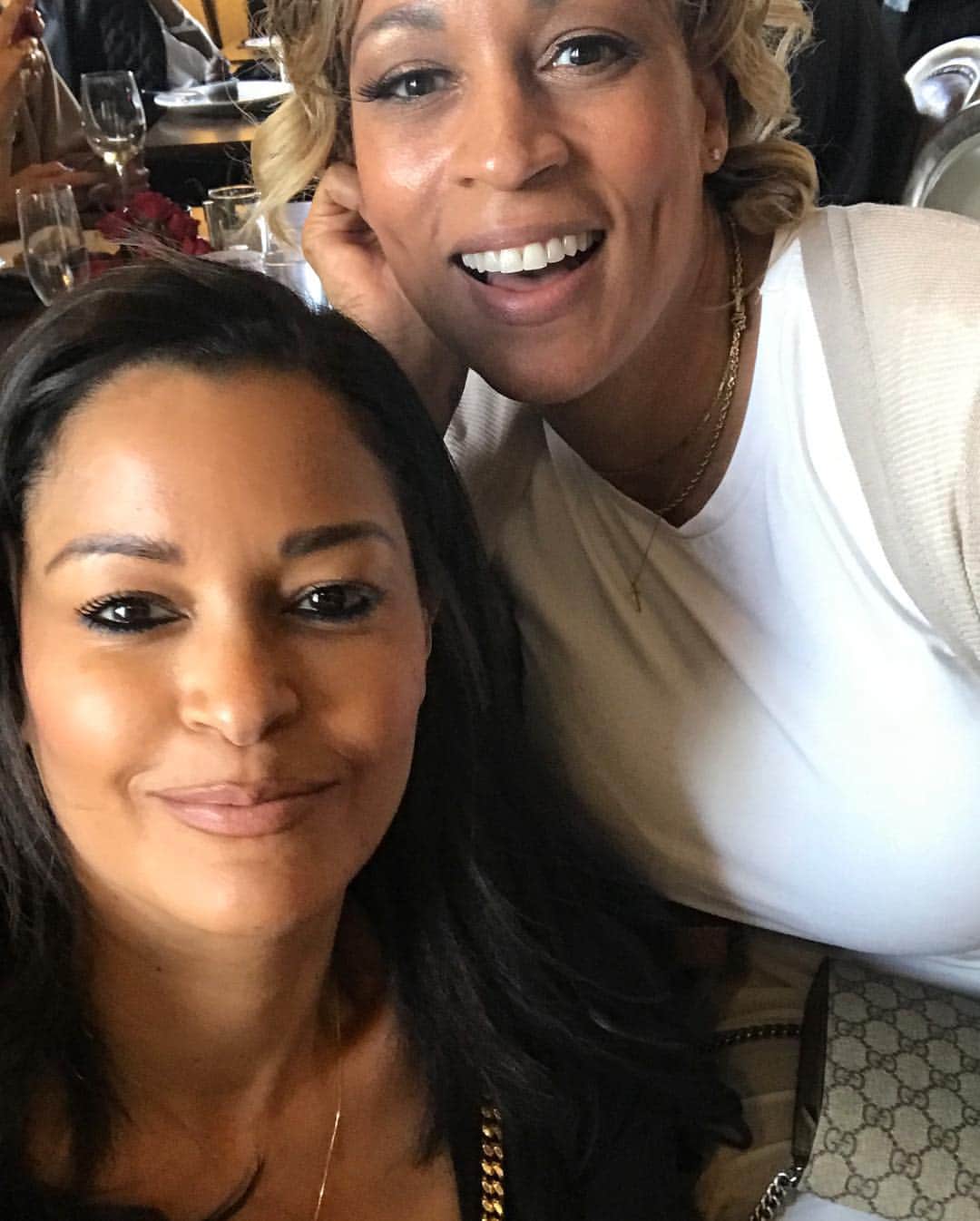 クラウディア・ジョーダンさんのインスタグラム写真 - (クラウディア・ジョーダンInstagram)「All these beautiful ladies under one roof- gathered together for a birthday brunch for our beloved friend @danyelsurrencyjone ❤️ Happy birthday Aries girl!!」4月2日 12時35分 - claudiajordan