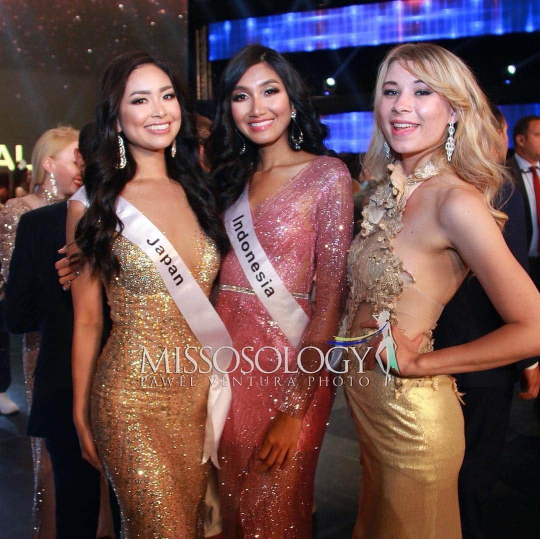 冨田七々海さんのインスタグラム写真 - (冨田七々海Instagram)「【ご報告 / Results】 ・ ・ I was placed TOP 10 at Miss Eco International 2019🇯🇵👑Thank you for supporting me and showing me love throughout this journey.  It was incredible! ・ These past 3 weeks, I have given my all, performed my very best at all times, and proudly represented my country. I am very happy with the experience✨Cannot thank enough the amazing ladies and staff for making this experience so wonderful and unforgettable💕 ・ ミス・エコ・インターナショナル2019世界大会、総合結果はトップ10、6位タイでした🇯🇵 応援してくださった方々、暖かいメッセージやエール、本当にありがとうございました😊今の自分の精一杯のベストを尽くせたと思います。 本当に楽しく、一瞬一瞬が最高の時間でした！ ・ 優勝しても誰も喜んでくれないクイーンではなく、 周りから期待や応援をして貰えて、 期待に応えられなかった時も「おめでとう」と言ってくれる家族や友人、サポーターがいて、 駆け寄ってハグしてくれる戦友やスタッフがいるコンテスタントこそが真の優勝者だと思います。 ・ 今回両親が日本から駆けつけてくれて、舞台から日の丸が揺れているのが見れて本当に心強かったです😊🇯🇵ずっと私がミスコンテストに出場する事に反対していた父が、遥々アフリカまで来てくれた事、初めて私の舞台を観に来てくれたこと、心から嬉しかった！出来ればもう少し長くステージに立って、良い結果を見せたかったなぁと思いますが、私の最後の大会を見に来てくれた事は最高の締めくくりです😌👨‍👩‍👧‍👧✨ ・ この3週間は怒涛のスケジュールでしたが、一瞬一瞬がキラキラしていて、儚くて、やっぱりミスコンは楽しい！と思える素敵な大会でした。 ・ 各国の優勝者が同じ目標に向かって必死に戦いながらも、その中で友情が芽生え、楽しい時を分かち合い、悔しさや悲しみも共有していく時間は、本当にかけがえのないものです。何でミスコンに出るの？とよく聞かれますが、もし出れる条件が揃えば、私には出ない理由が見つかりません。特別な、人生で最高の経験だと思います✨ ・ ミスコンはスポーツや試験と違って、優勝者を決定するのに明確な採点システムがない場合が多いです。 大会前に既に優勝者が決まっていることも多々あります。つまり優勝するのは、見た目や実力、財力、ファンベースだけではなく、タイミングと運がとっても大事。 そんな不明確な条件の中でコンテスタント達が全てをかけて挑む姿は、真っ直ぐで、強いのに繊細で、キラキラと儚く、とても美しいのだと思います。 なので大会で出会う子達とはぶつかり合うときもありますが、いつの間にか最高の仲間になっています😊 ・ ミスコンテストに初めて出てから早5年。 これまでどんな時も応援してくださった方々、本当にありがとうございました🙏 会ったことがないのに大会の度に応援してくださったり、イベントなどに来てくださったり、ミスコンテストを通して、素敵な輪が広がりました。 本当に感謝です❣️❣️ ・ これからは、新しい目標に向かって邁進していきます。 ミスコンテストには違った形で携わっていく予定ですので、またご報告させて頂きますね😊 ・ 大会の写真も少しずつアップしていくのでもう少しお付き合いください。 長々と書きましたが、読んでくださりありがとうございます。 今後ともどうぞ、よろしくお願いいたします❣️ ・ ・ #missjapan #missecointernational #missecointernational2019 #missecojapan #missecojapan2019 #missosology #beautyqueen #beautypageant #model #missuniverse #dress #globalbeauties #ミスコン #ミスコンテスト #ミスエコ #ミスエコインターナショナル #冨田七々海 #モデル #ミスユニバース #ドレス」4月2日 12時42分 - missecojapan