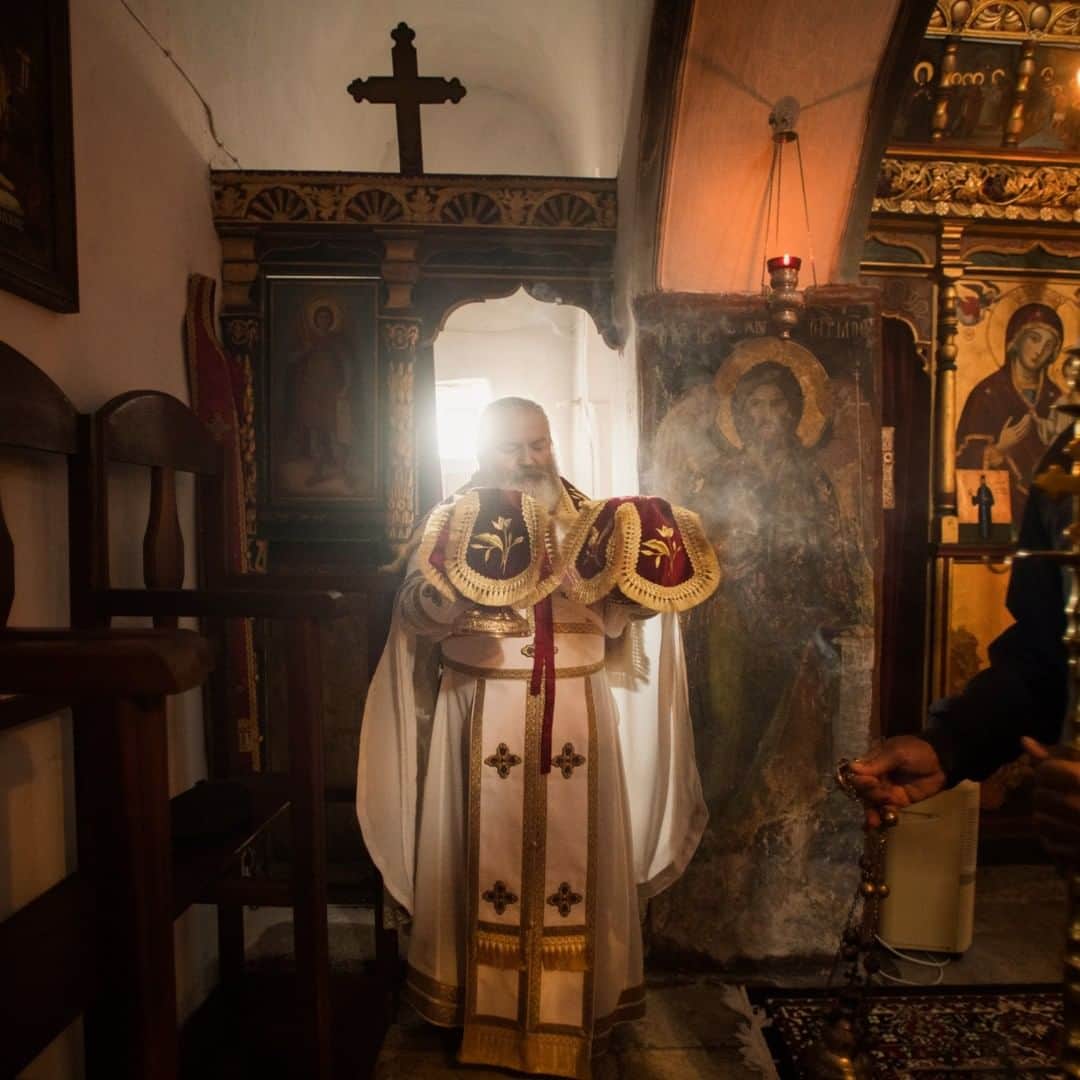 National Geographic Travelさんのインスタグラム写真 - (National Geographic TravelInstagram)「Photo by @chiaragoia | Father Theofilos celebrates the mass inside the church of St. George Valsamitis monastery, on Saturday morning in Amorgos, Greece. St. George Valsamitis is home to Sister Irini, a Greek Orthodox nun who came to Amorgos for the first time 35 years ago as a tourist with her children and her husband. She fell in love with the island and she returned here as a nun 7 years ago when she took over an abandoned monastery and restored it herself. Since nuns can't celebrate mass, priests from the island come every Saturday or Sunday to celebrate in the church of St. George Valsamitis monastery. Father Theofilos lives in the monastery of Hozoviotissa. #greece #amorgos」4月2日 13時01分 - natgeotravel