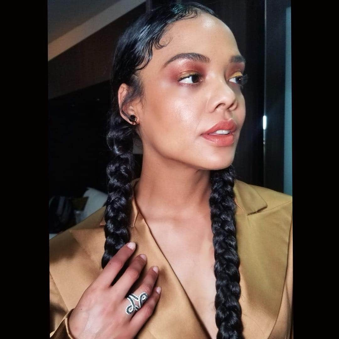 Lacy Redwayさんのインスタグラム写真 - (Lacy RedwayInstagram)「When your ring matches your baby hairs 🌀🌀🌀 Miss ✨Tessa Thompson ✨ tonight for #LittleWoods premiere .  Team Styling : @waymanandmicah  Makeup : @patidubroff  Nails : @nettienailsit  Hair : Me #HairByLacyRedway  #tessathompson @tessamaethompson」4月2日 12時53分 - lacyredway