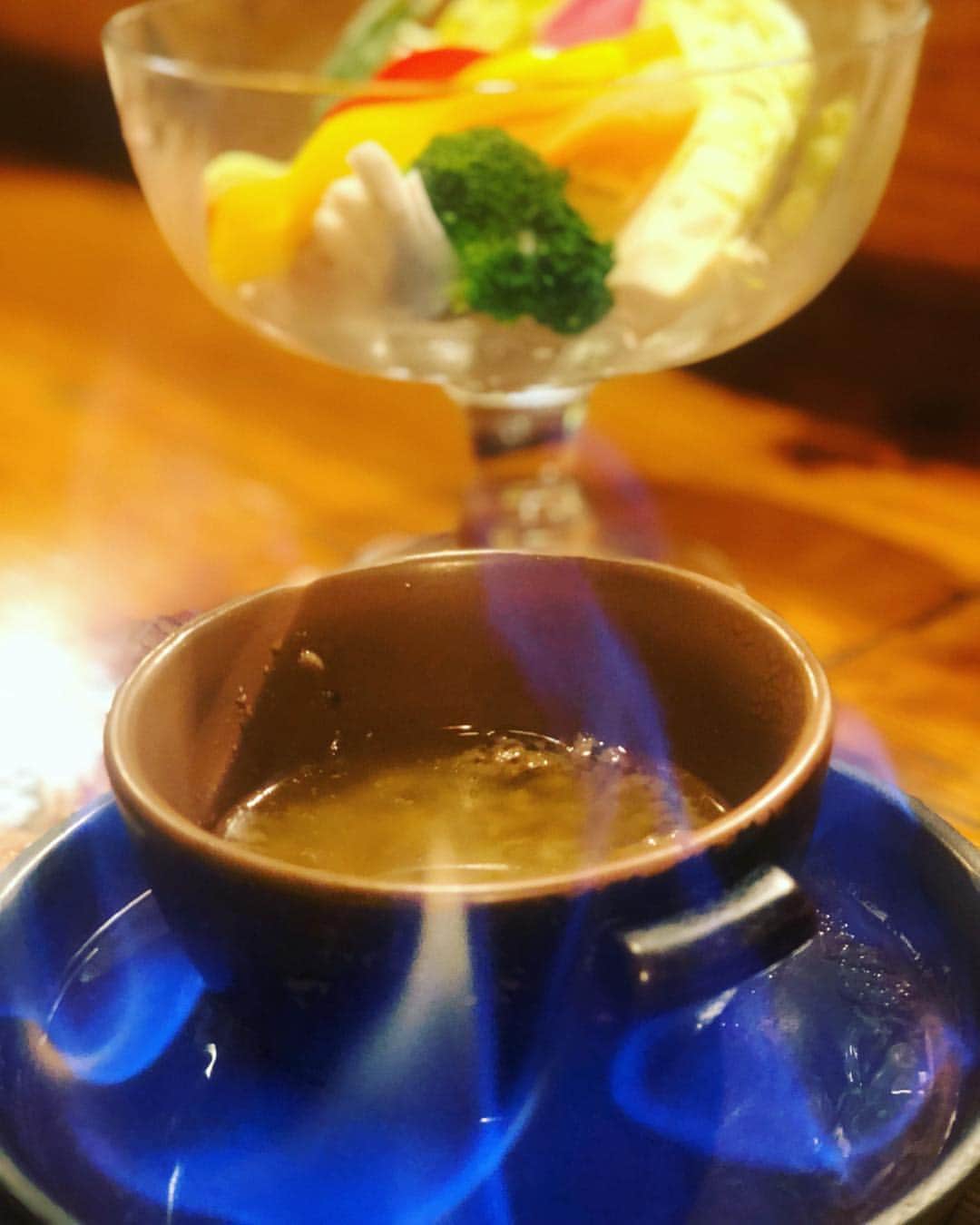 のインスタグラム：「生牡蠣が食べたくてごまや。付き合ってくれてありがとう @annamariekathleen  #渋谷 #ごまや #渋谷グルメ #東京グルメ #グルメな人と繋がりたい #グルメ好きな人と繋がりたい #tokyofoodie #ワイン  #ワイン好きな人と繋がりたい #南青山 #表参道グルメ #居酒屋 #和食 #🍣 #居酒屋メニュー」