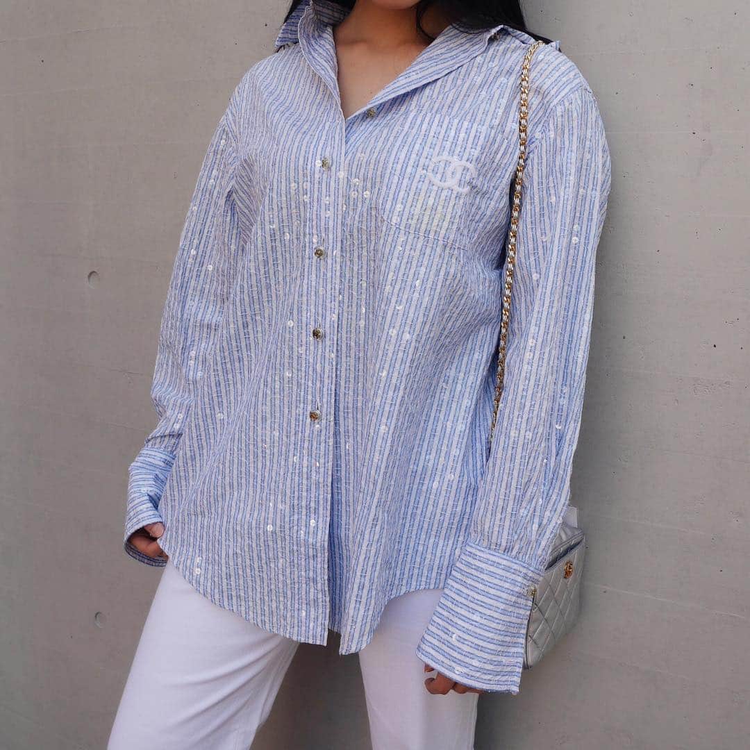 Vintage Brand Boutique AMOREさんのインスタグラム写真 - (Vintage Brand Boutique AMOREInstagram)「Vintage Chanel striped cotton x polyester shirt with sequins. Size 38.▶︎Free Shipping Worldwide✈️ ≫≫≫ DM for more information 📩 info@amorevintagetokyo.com #AMOREvintage #AMORETOKYO #tokyo #Omotesando #Aoyama #harajuku #vintage #vintageshop #ヴィンテージ #ヴィンテージショップ #アモーレ #アモーレトーキョー #表参道 #青山 #原宿#東京 #chanel #chanelvintage #vintagechanel #ヴィンテージ #シャネル #ヴィンテージシャネル #amorewardrobe #アモーレワードローブ」4月2日 12時57分 - amore_tokyo