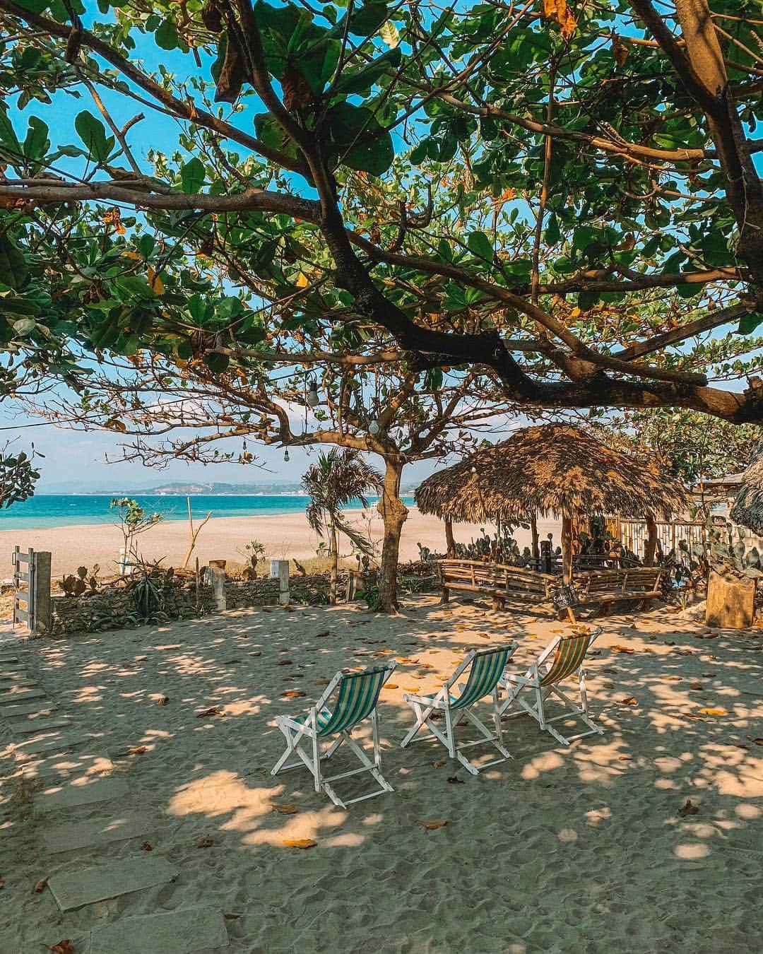 ミーガン・ヤングさんのインスタグラム写真 - (ミーガン・ヤングInstagram)「Still posting pictures from our La Union trip because I can't help it 😋 can't wait to go back and have a cup of coffee with this view ☕️」4月2日 13時10分 - meganbata