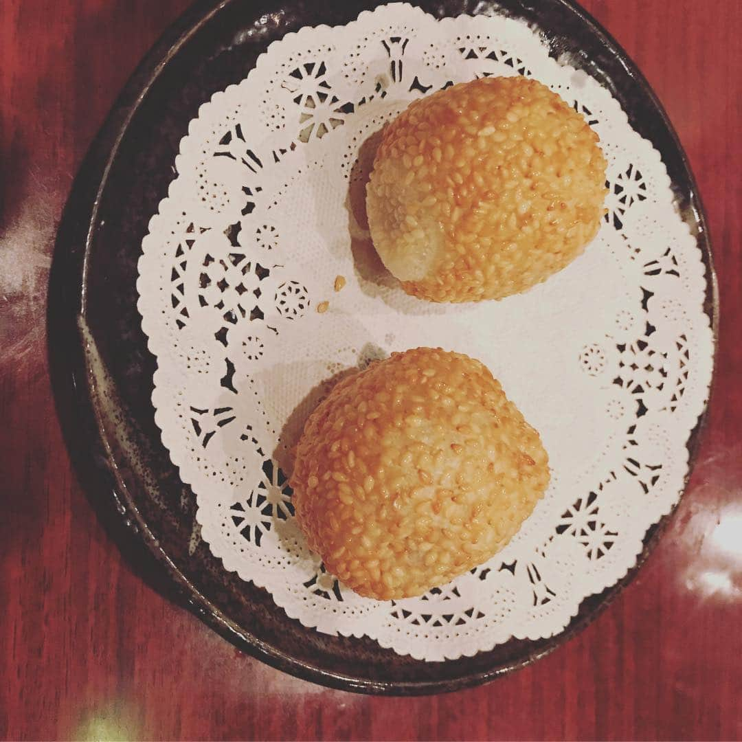 小島聡さんのインスタグラム写真 - (小島聡Instagram)「昨日は友人と六本木へ。  美味しい中国料理と、大好きなモノマネの店【STAR】さんで観劇。  モノマネのクオリティが凄すぎて、鳥肌が止まりませんでした。  ただただ感動。演者の方達との打ち上げも楽しかったです。  #小島聡  #ものまねSTAR」4月2日 13時05分 - cozy_lariat