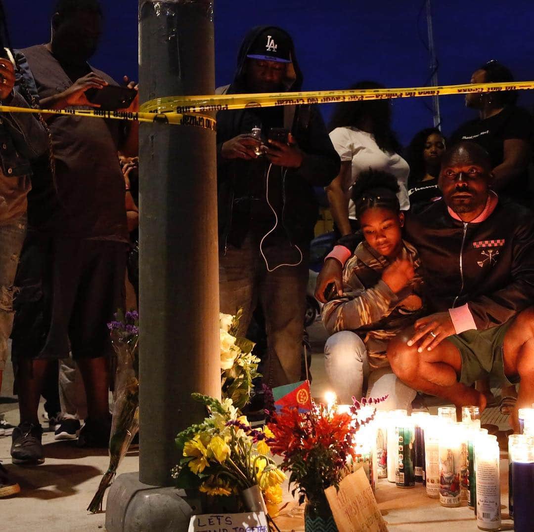 NBC Newsさんのインスタグラム写真 - (NBC NewsInstagram)「JUST IN: Emergency crews are treating at least 5 patients, including a stabbing victim, near the scene where hundreds of people had gathered in tribute to slain rapper Nipsey Hussle, Los Angeles law enforcement and fire officials said. Click the link in our bio for more. . 📷 Damian Dovarganes / AP」4月2日 13時18分 - nbcnews